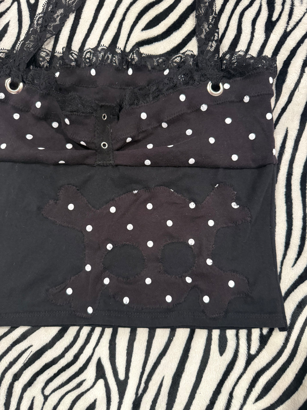 polka dot skull top size m