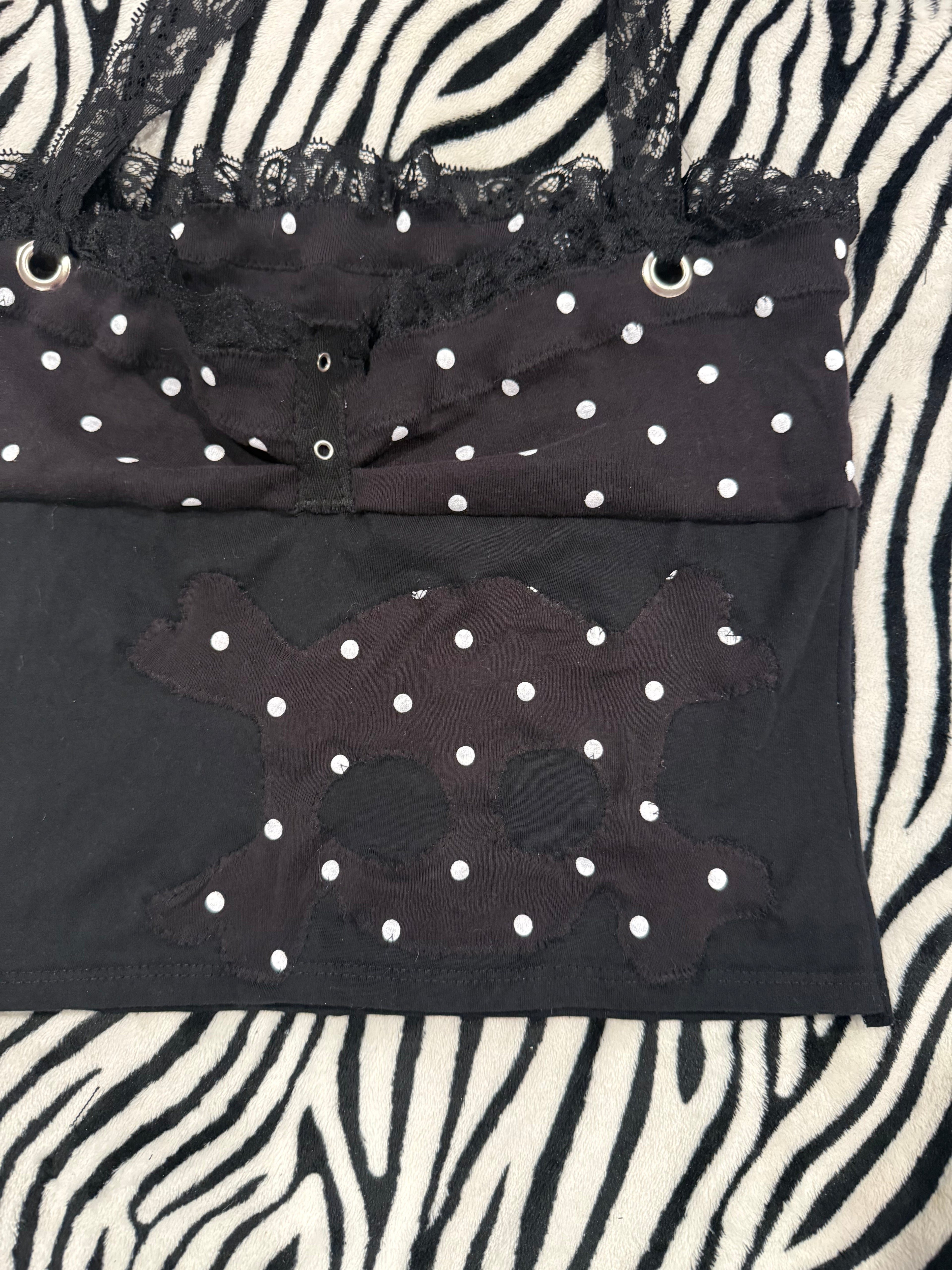 polka dot skull top size m