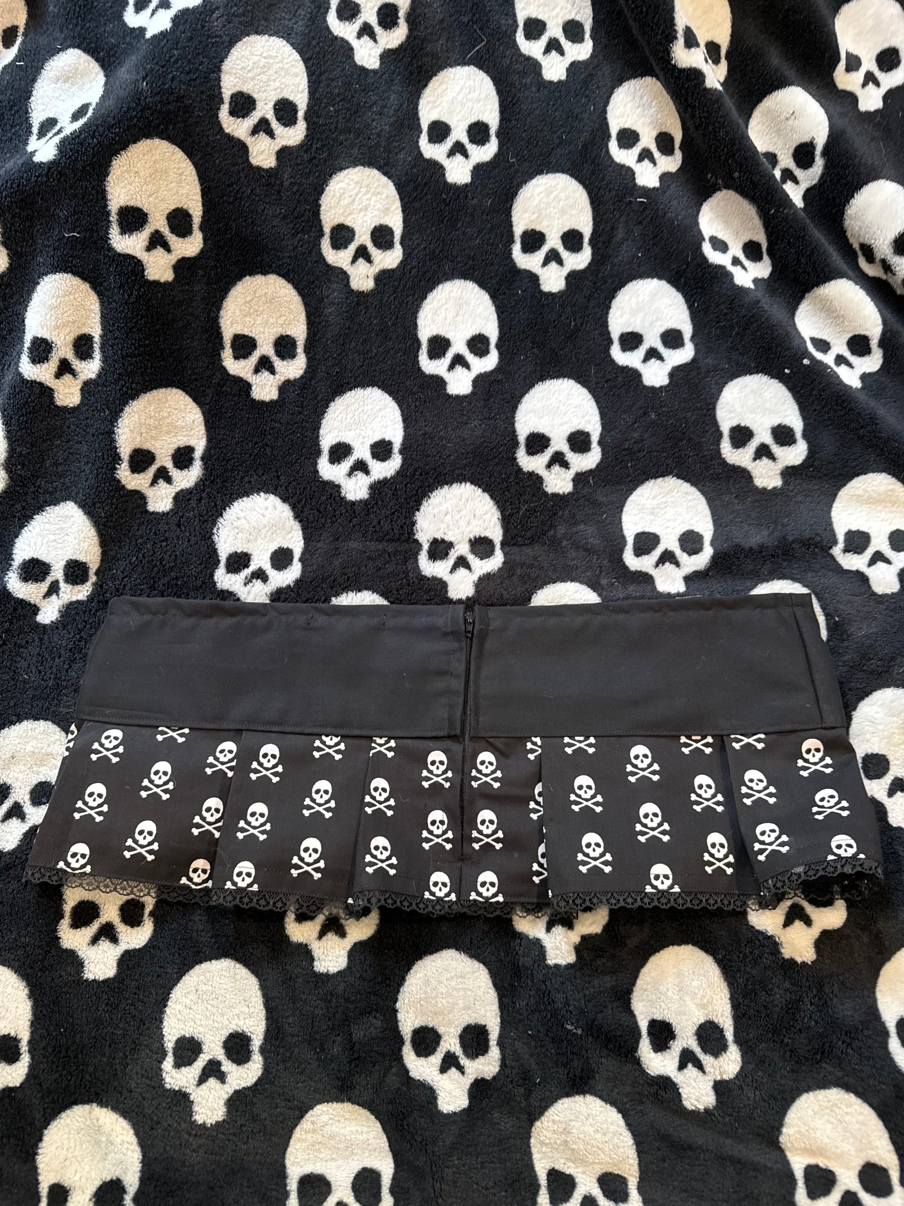 black & white lace up skull skirt size L