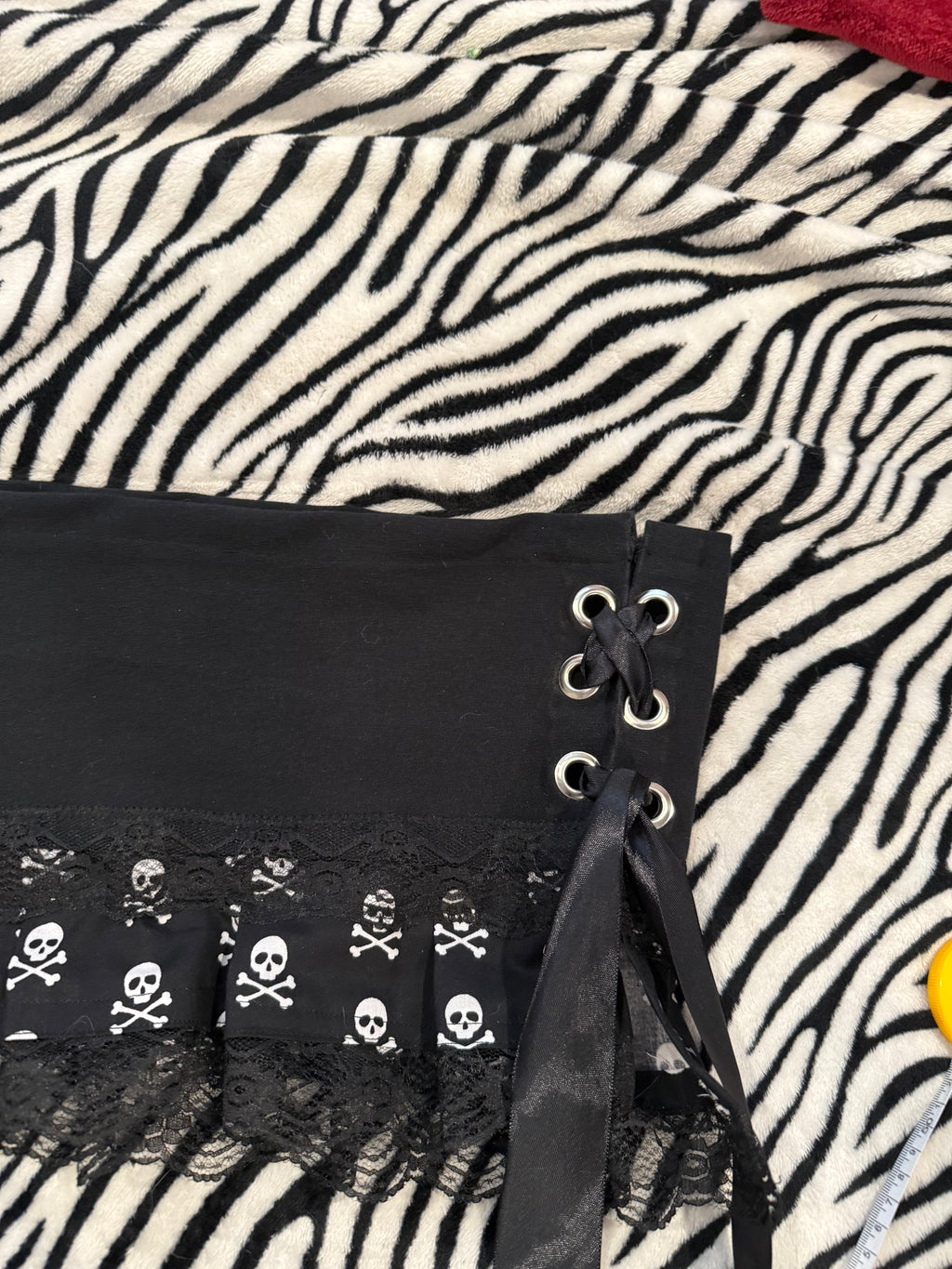 lace up skull skirt size 2xl