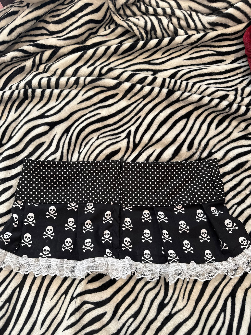 polka dot button skull skirt size xs