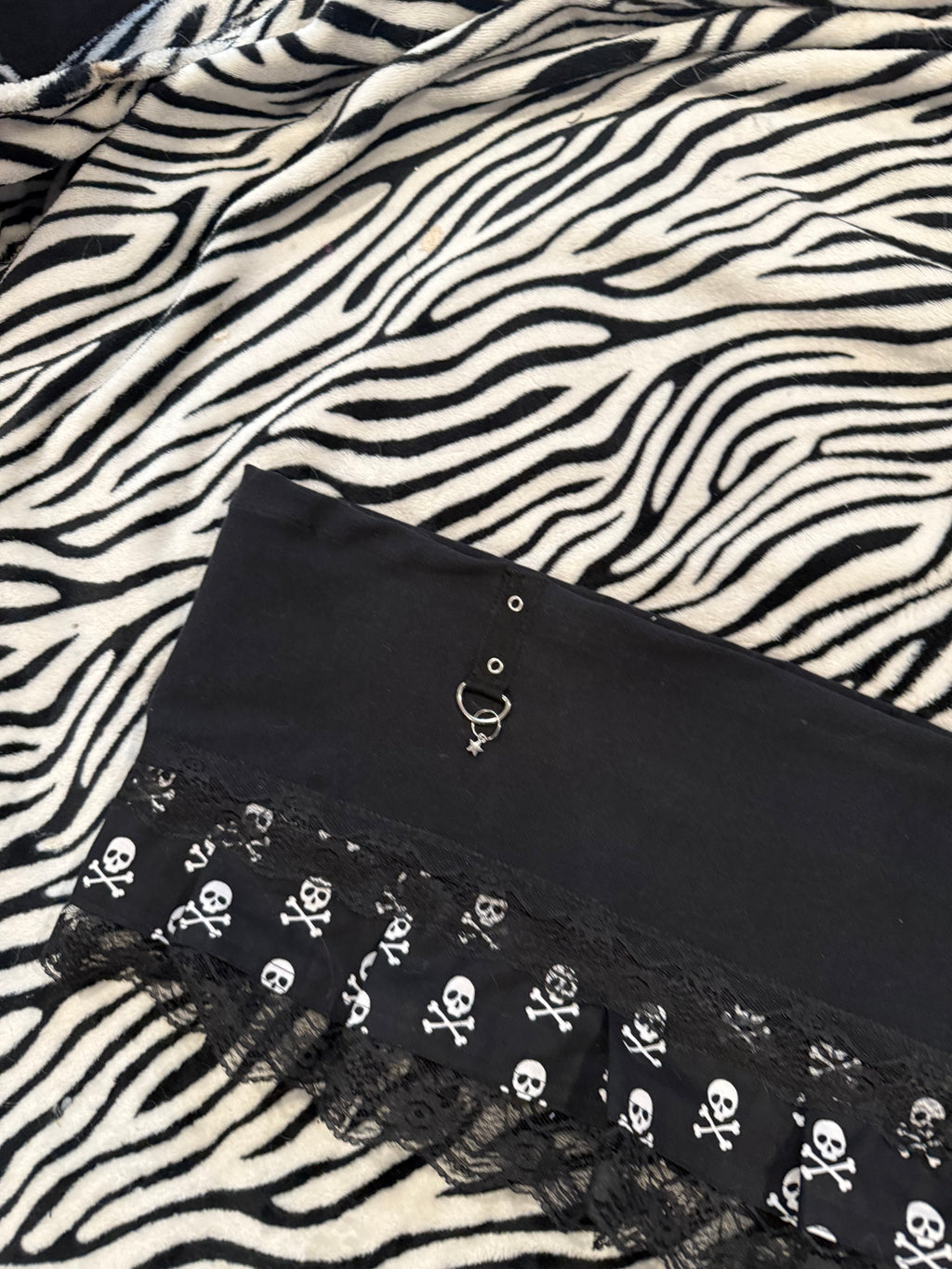 lace up skull skirt size 2xl