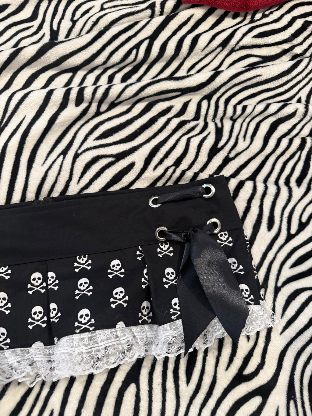 lace up ruffle skull skirt size m