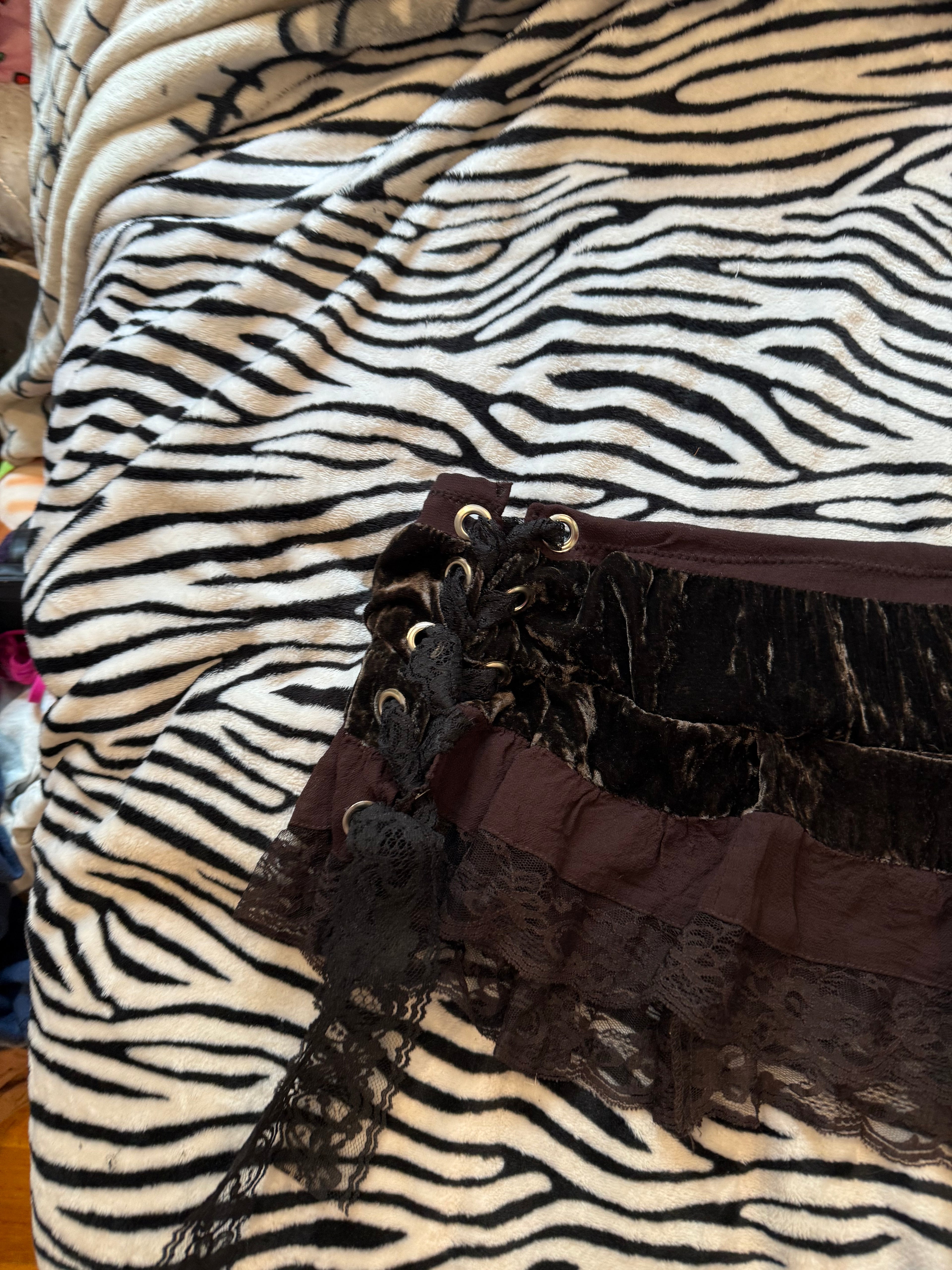 dark brown ruffle lace skirt size L/XL