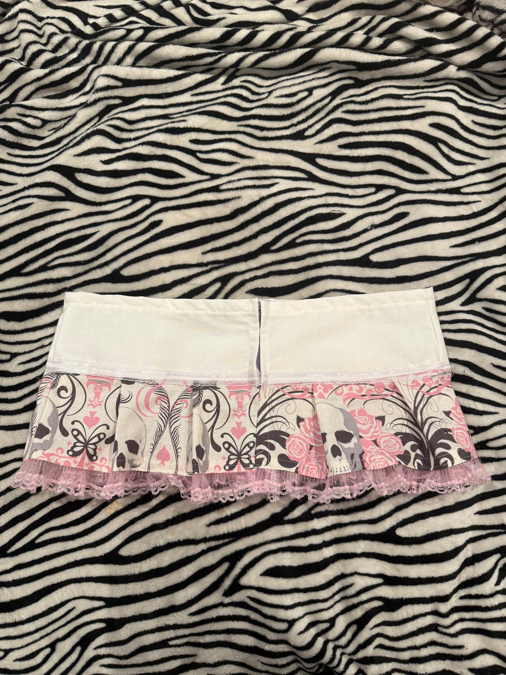 pastel skull lace up skirt size M