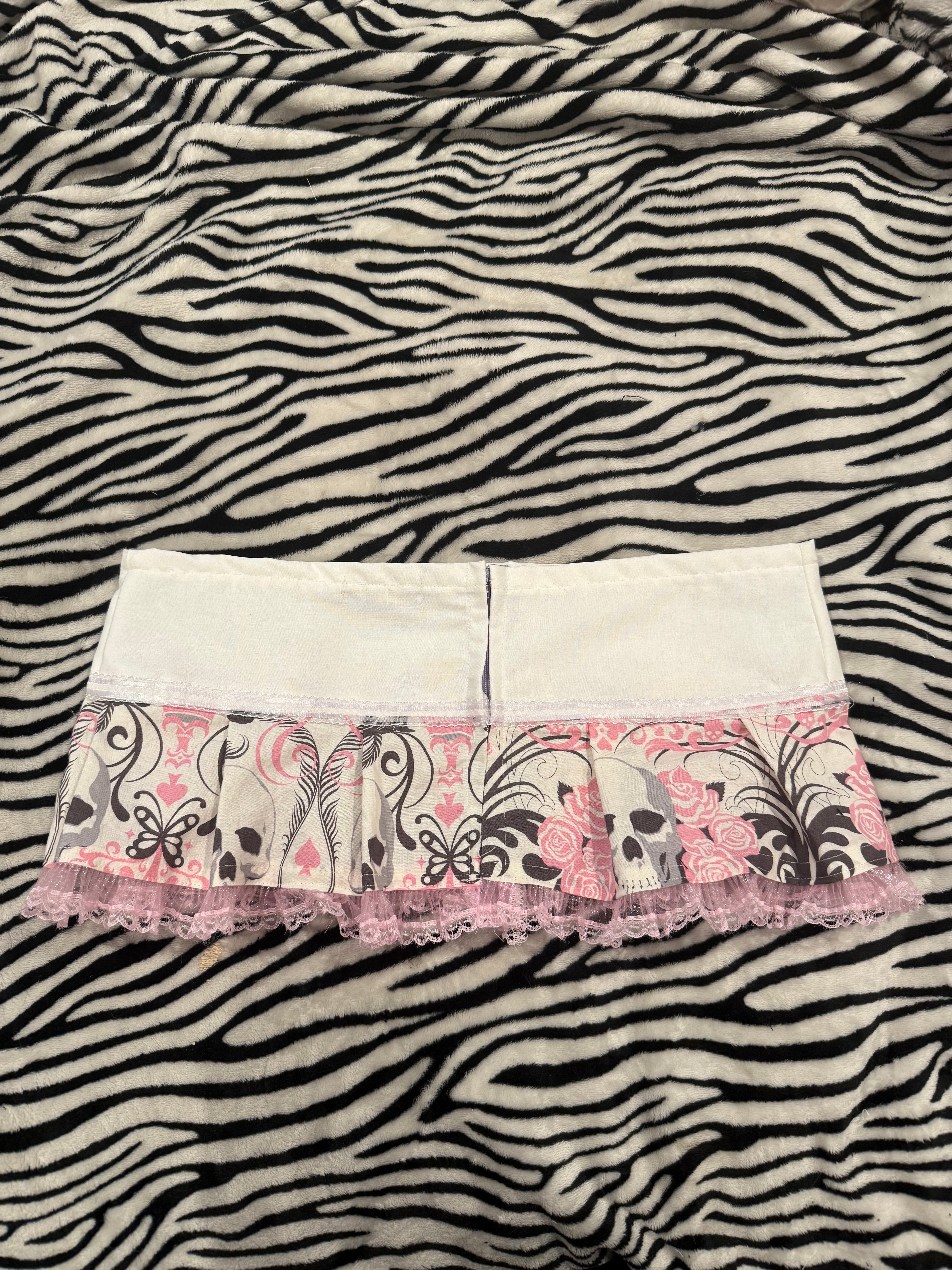 pastel skull lace up skirt size M