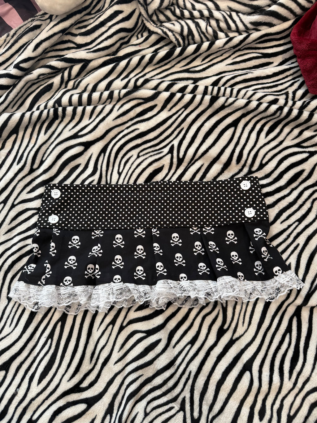 polka dot button skull skirt size xs