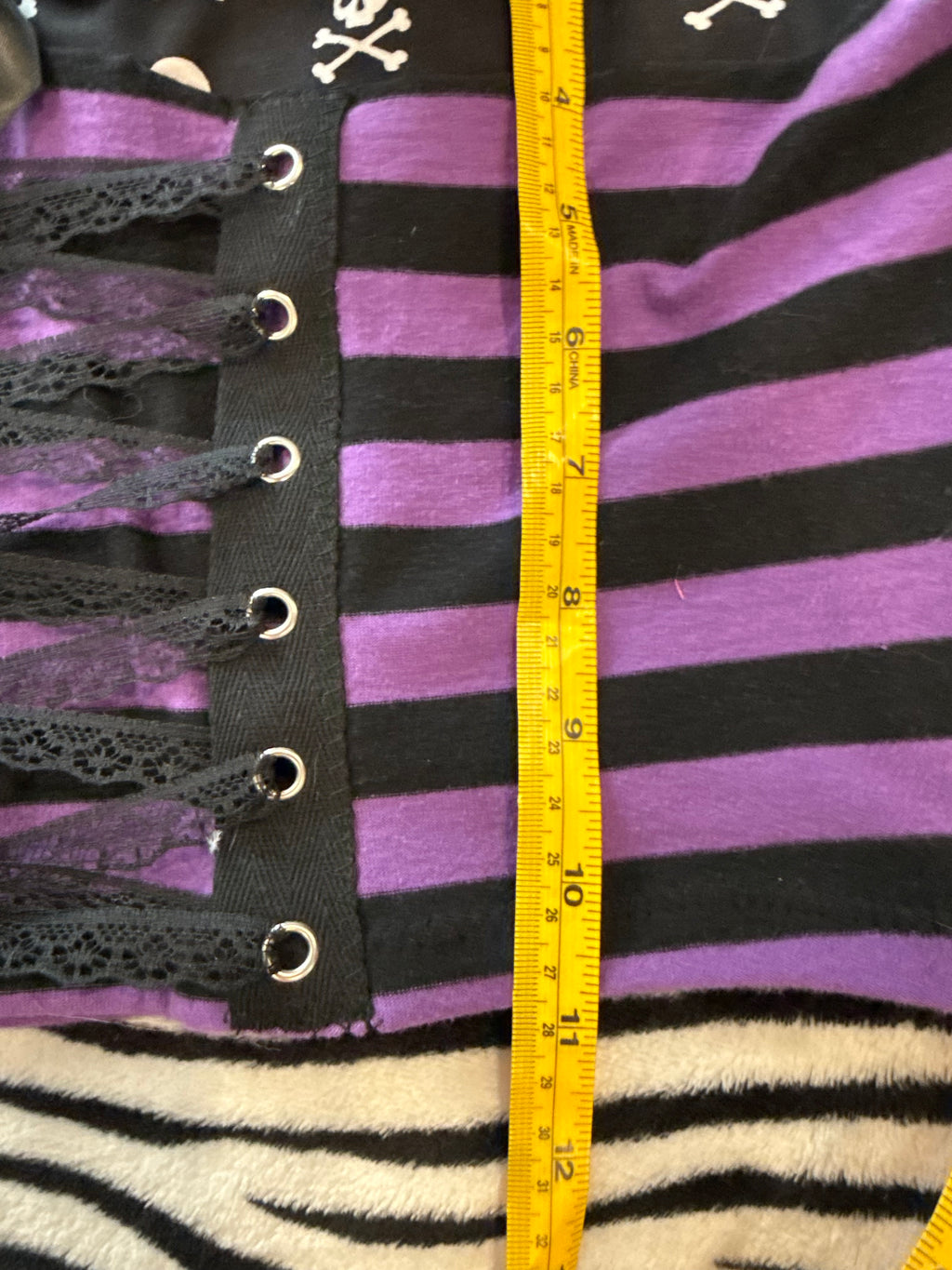 purple & black skull top size m/l