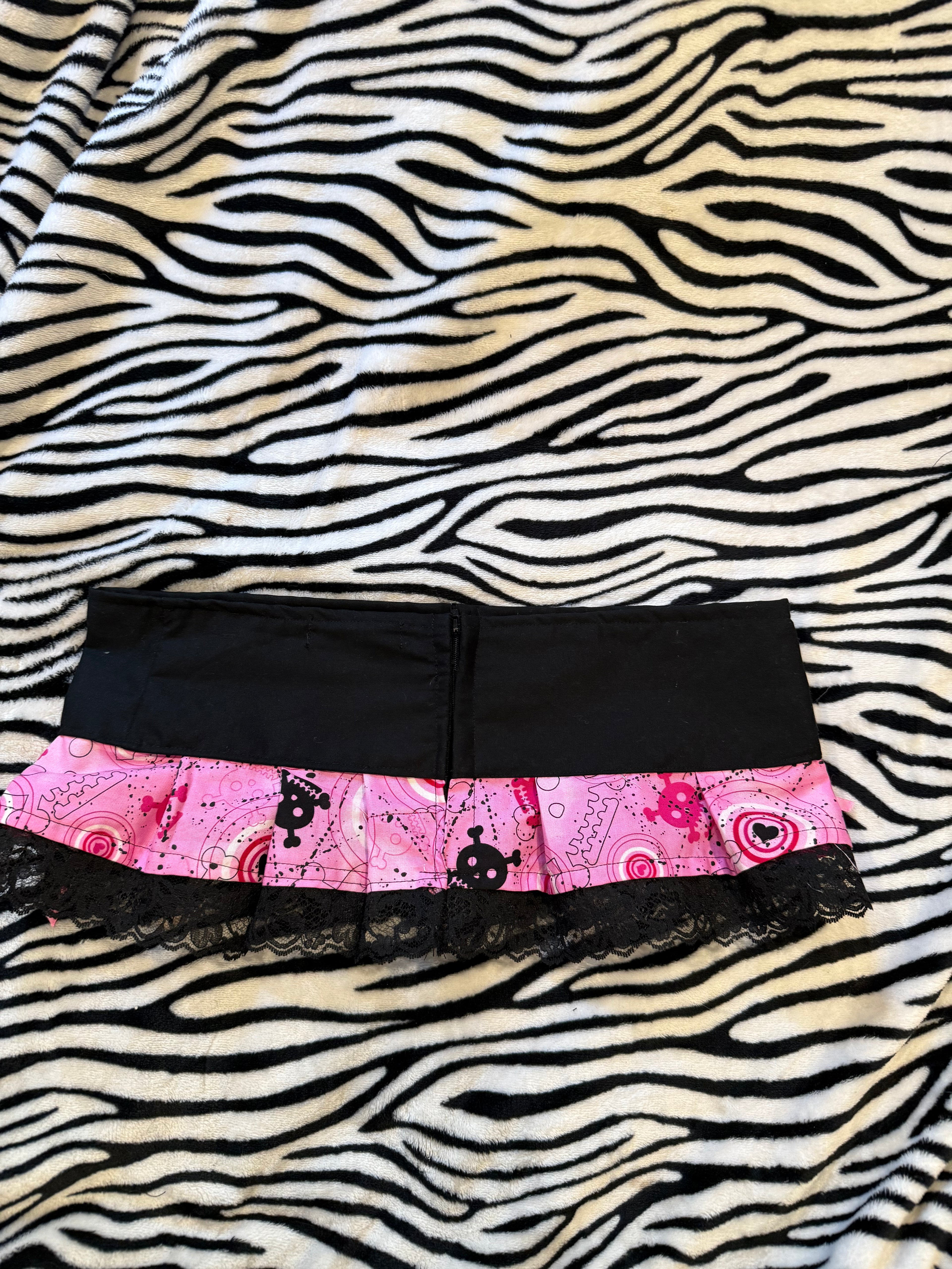 pink & black skull micro skirt size xs