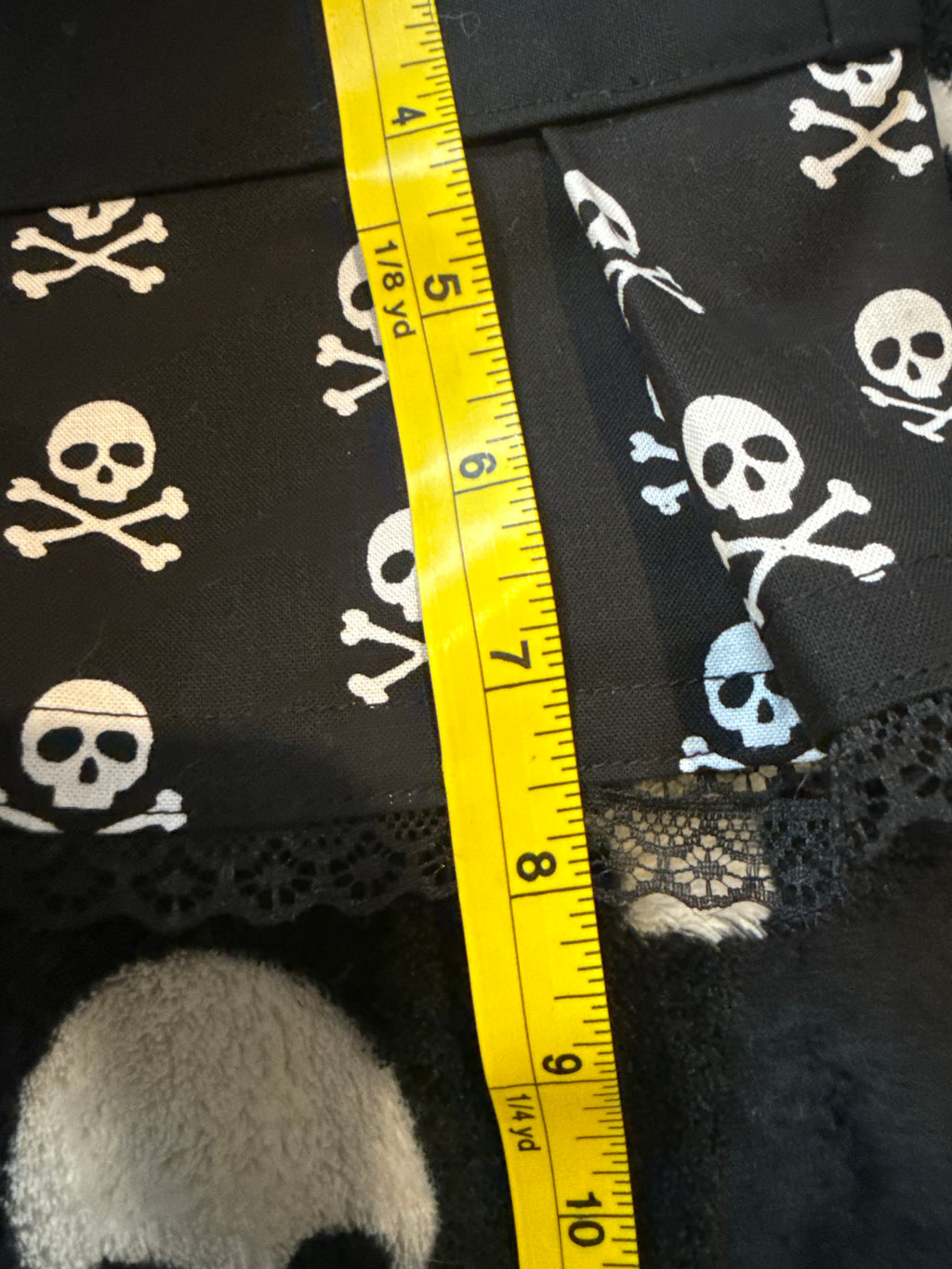 black & white skull lace up skirt size xs/s