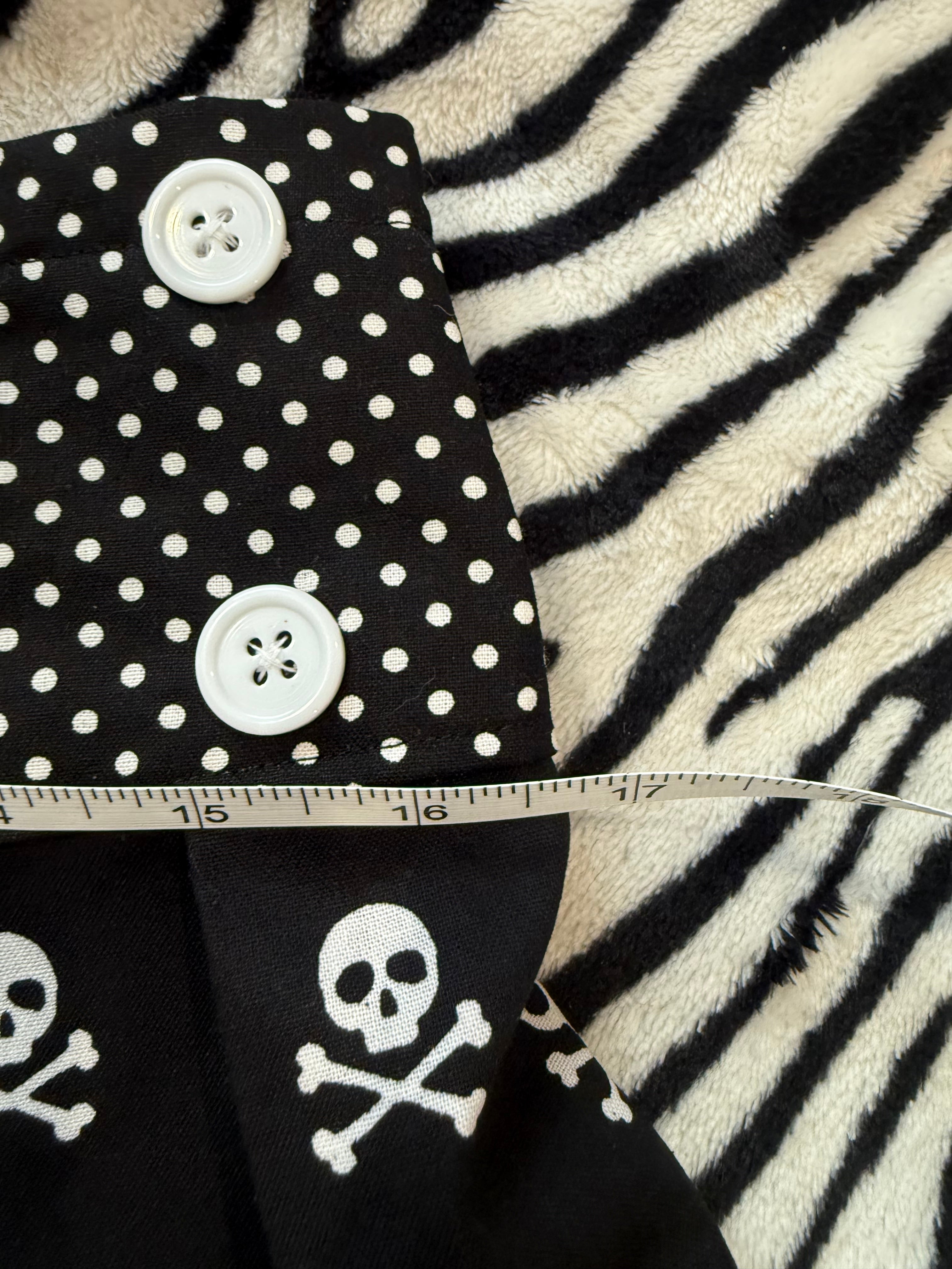 polka dot button skull skirt size xs
