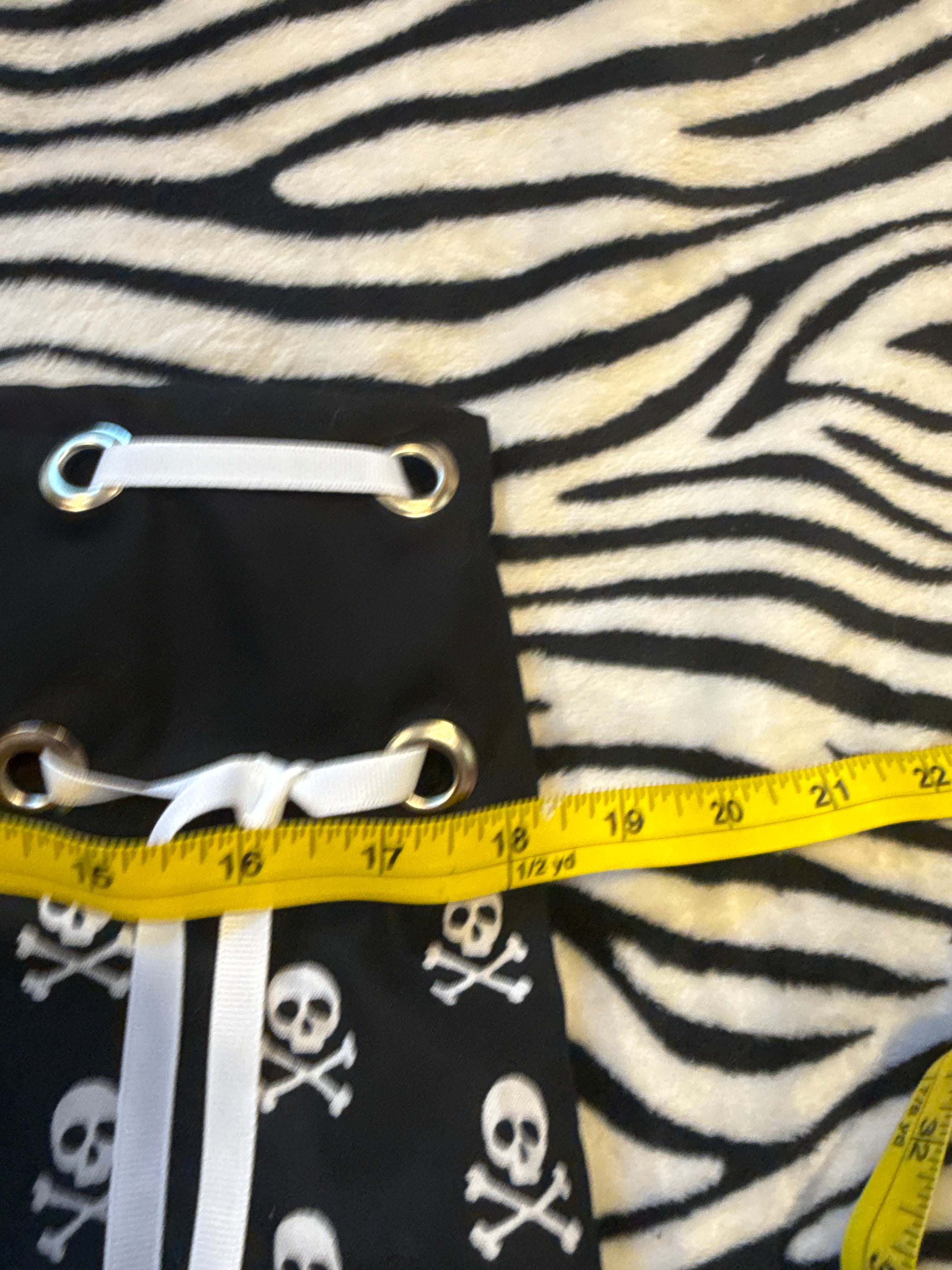 black & white skull skirt size m