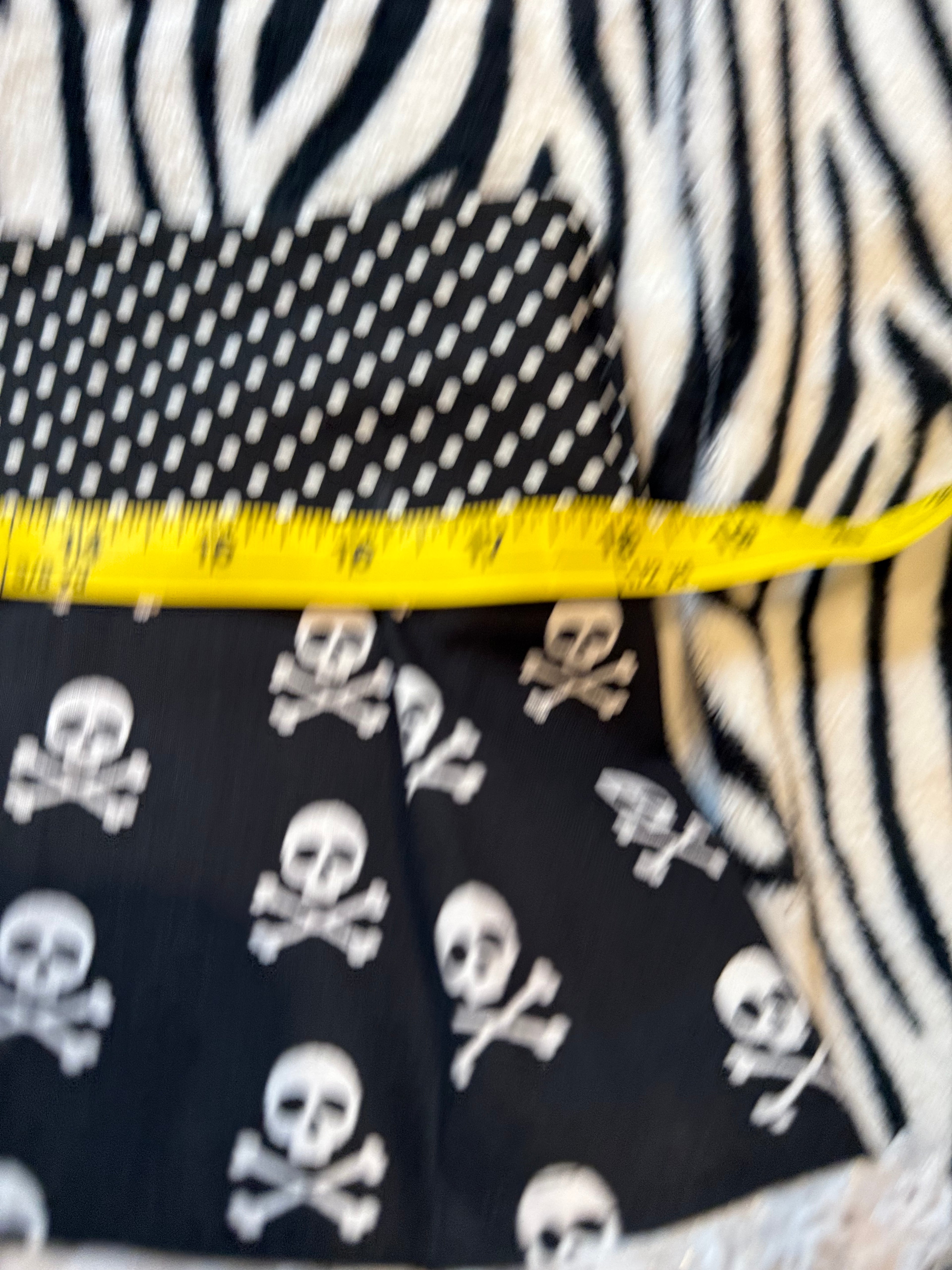 polka dot skull ruffle skirt size m