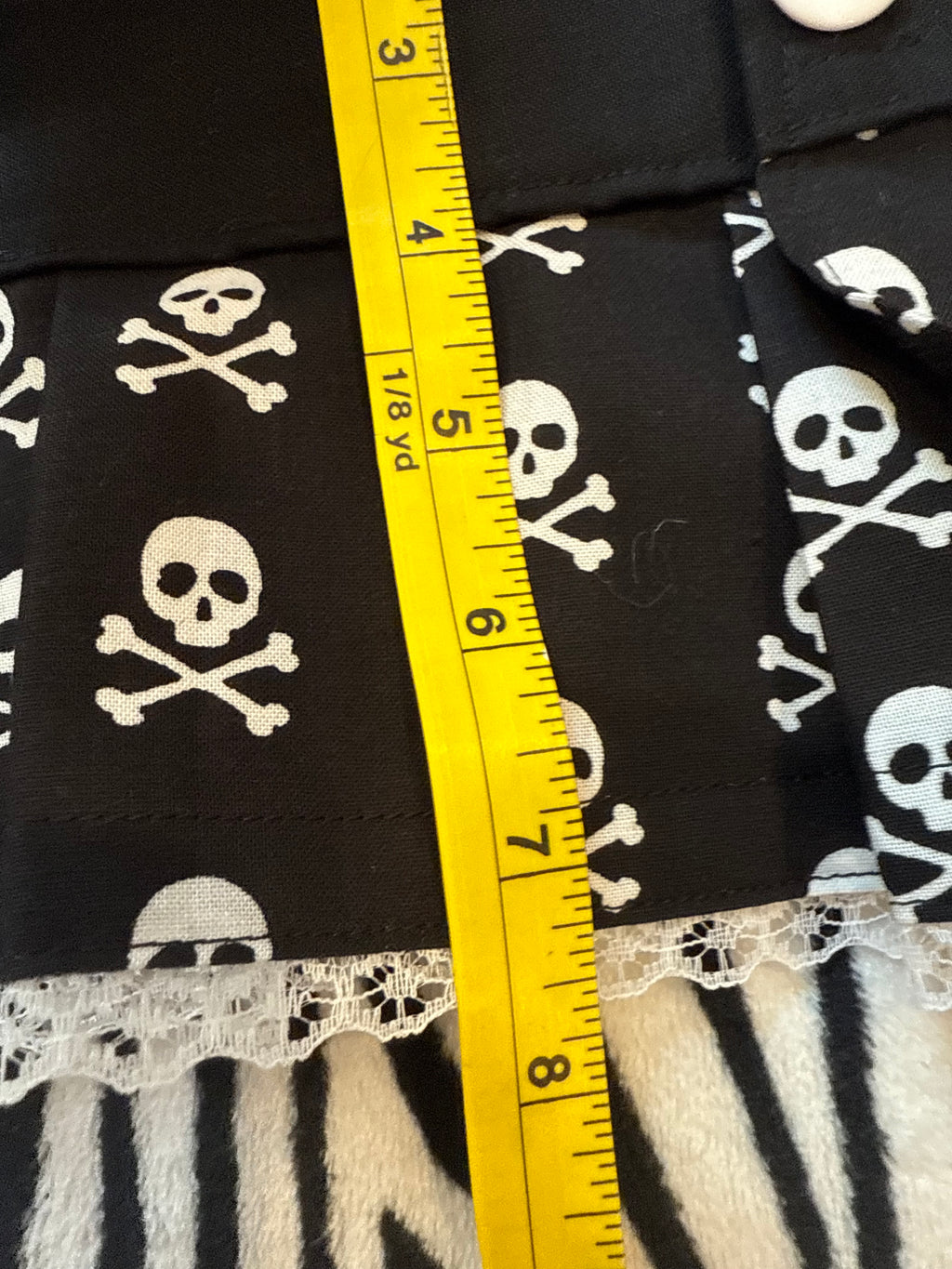 skull Velcro button skirt size s