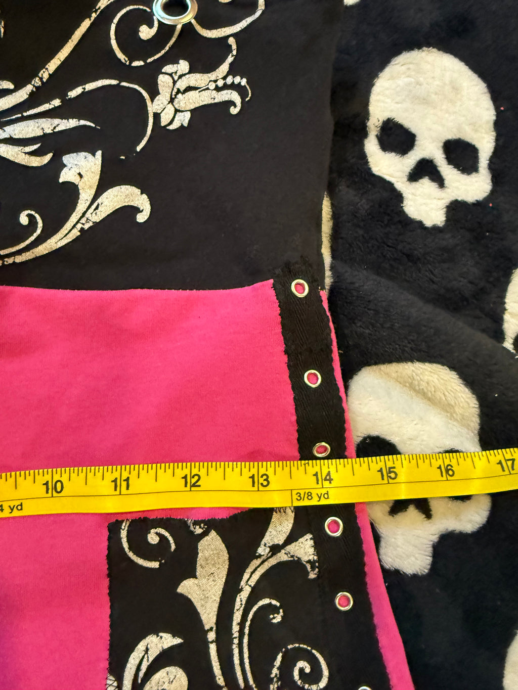 pink & black lace top size xs/s