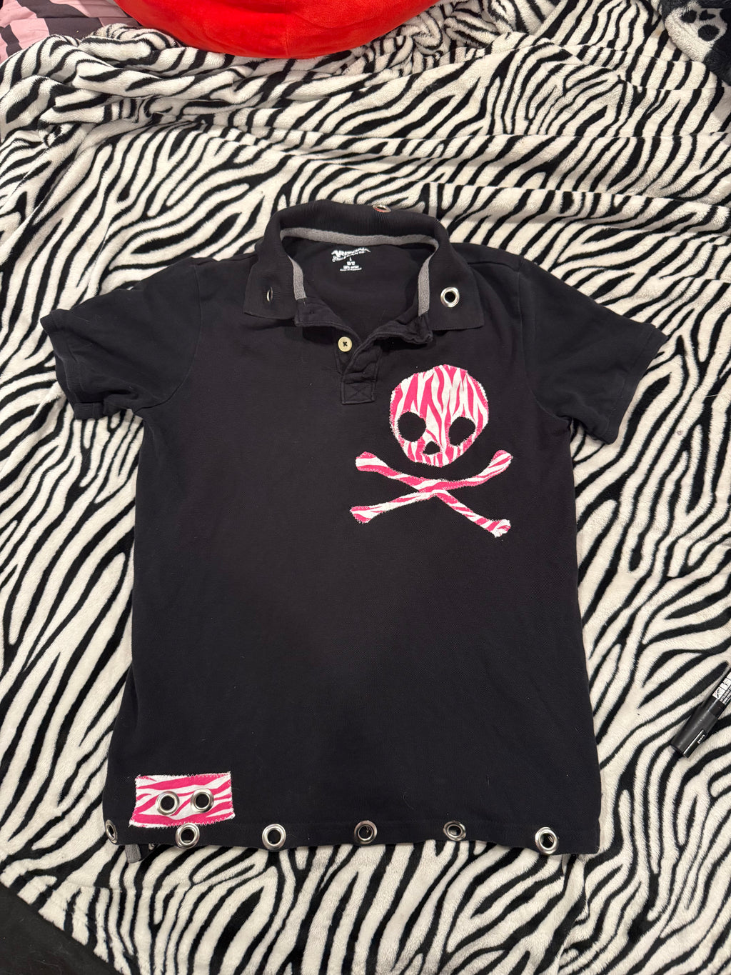 pink & white zebra skull polo size s/m