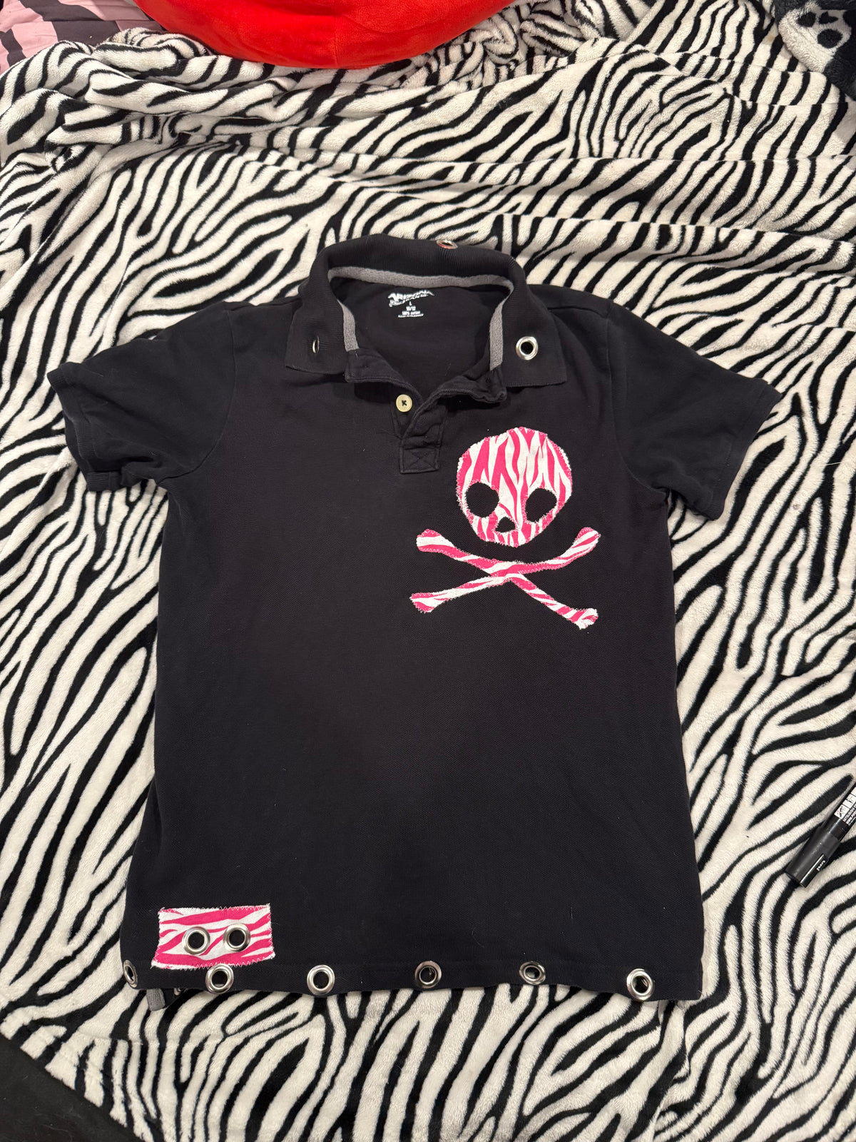 pink & white zebra skull polo size s/m