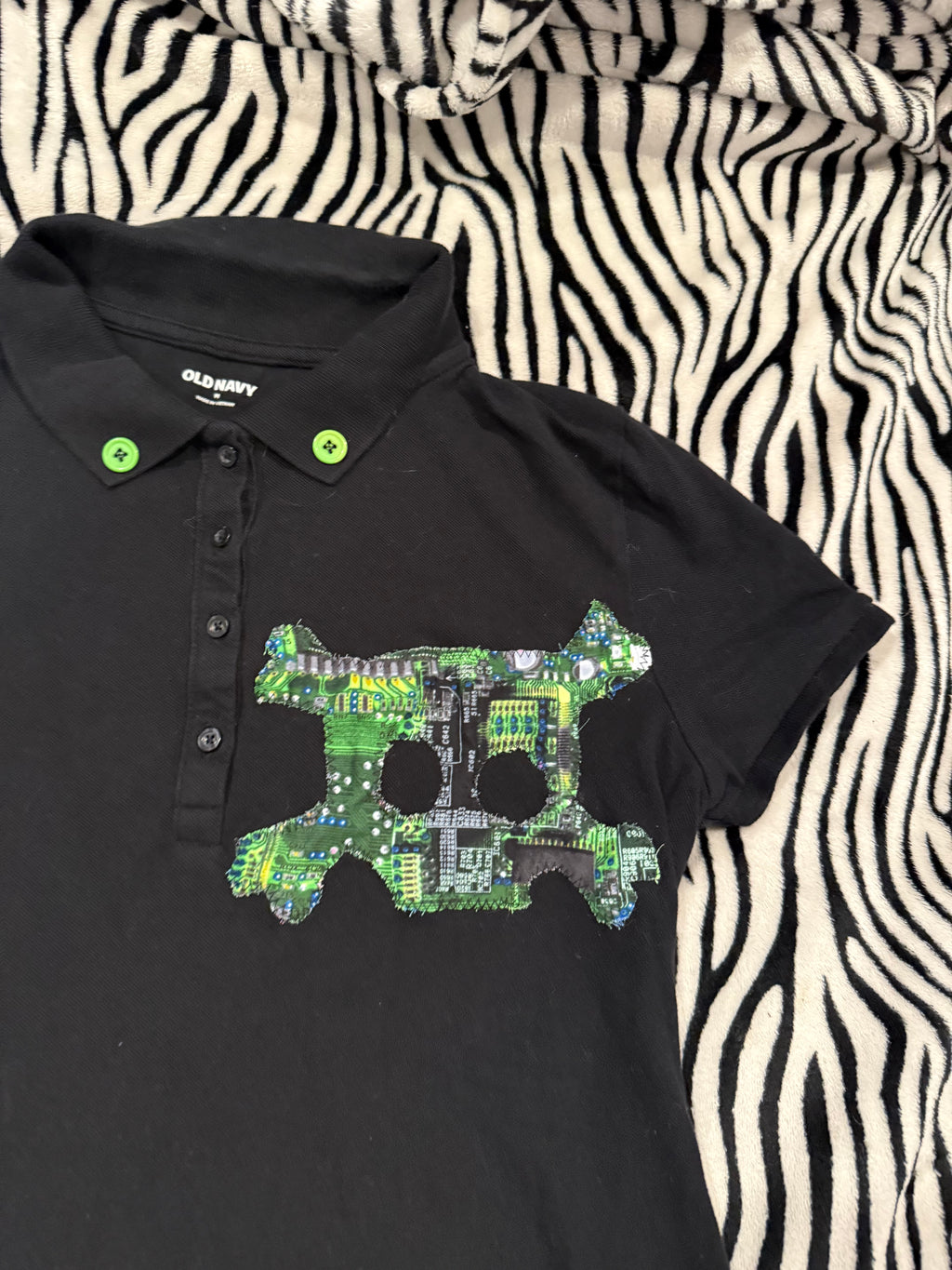 skull circuit board polo size m