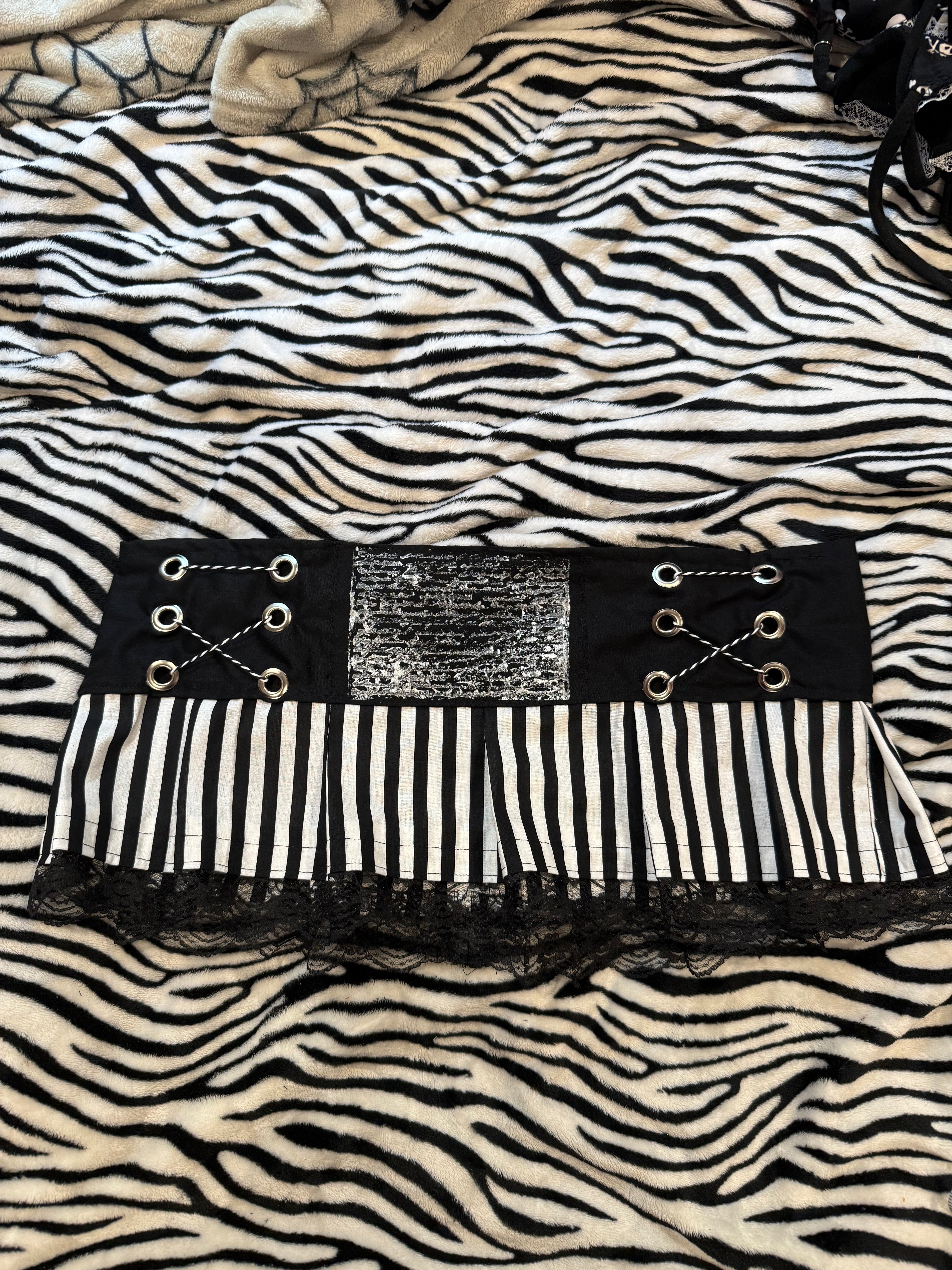 white & black striped script skirt size L