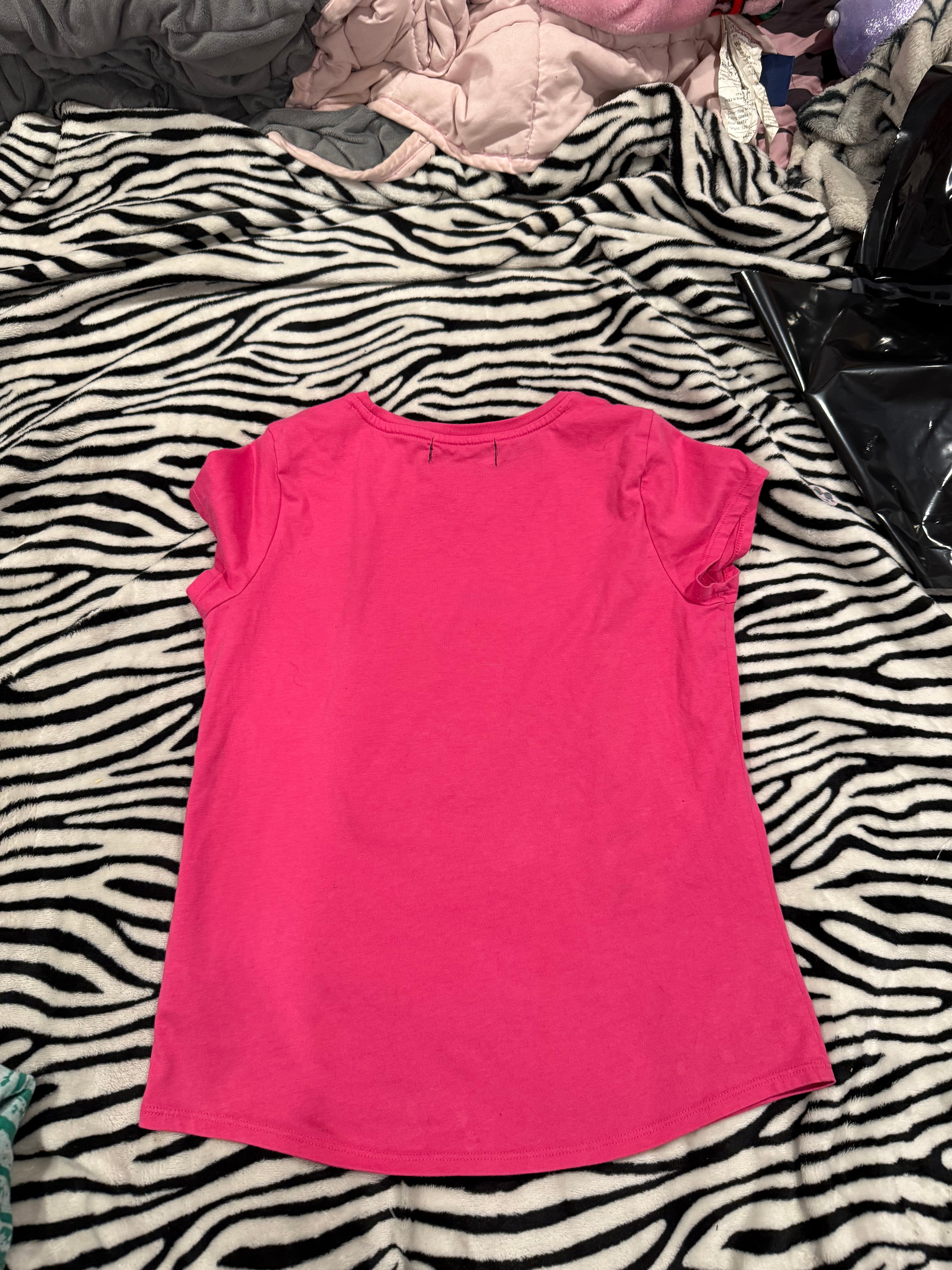hot pink domo tee size xs/s