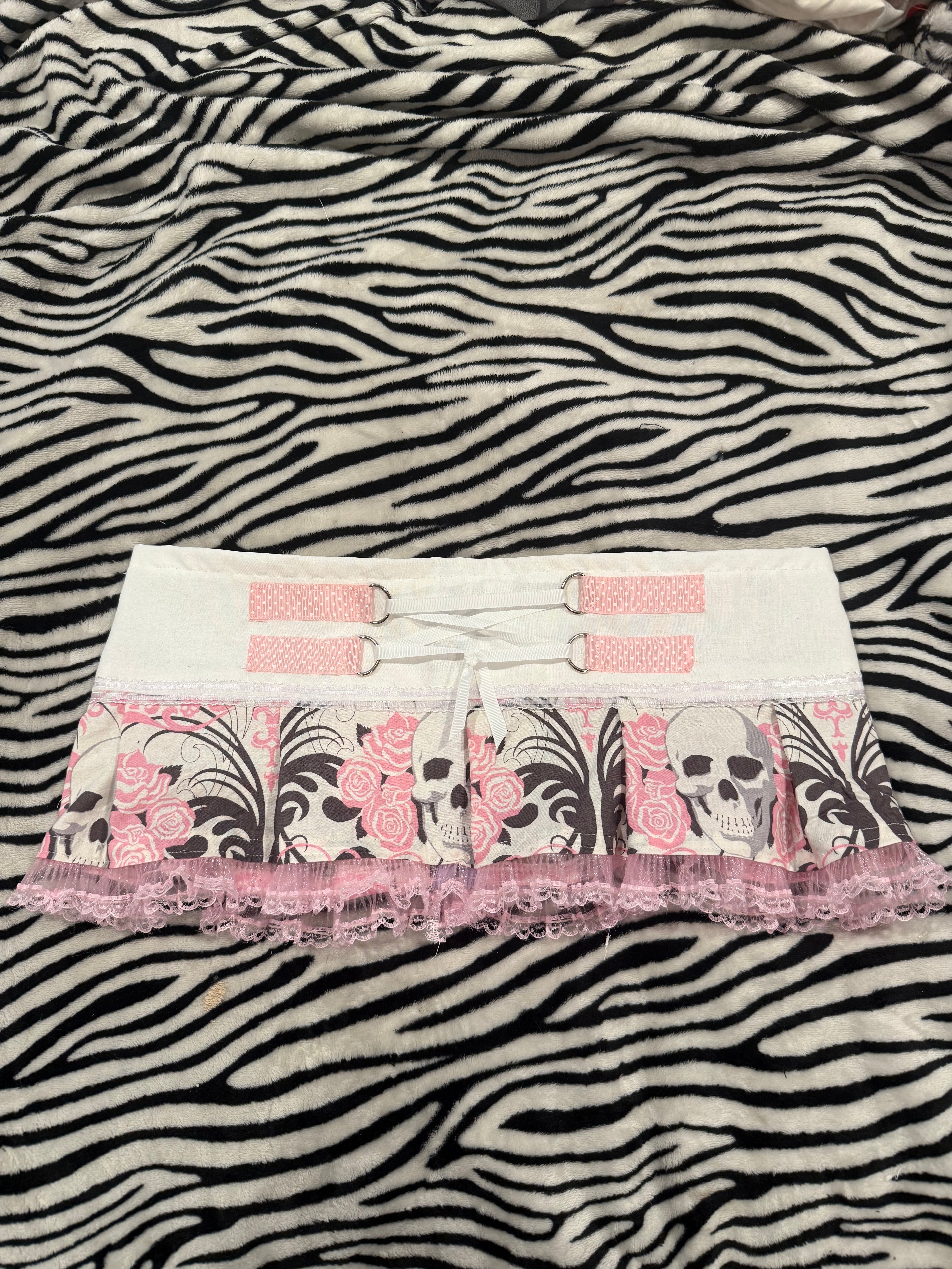 pastel skull lace up skirt size M