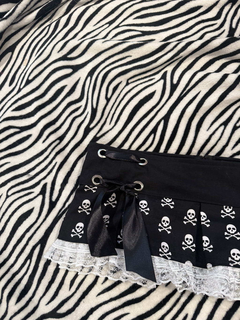 lace up ruffle skull skirt size m