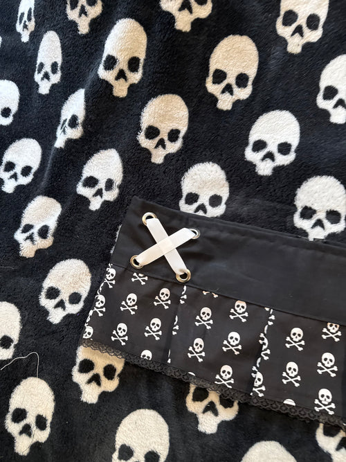 black & white lace up skull skirt size L