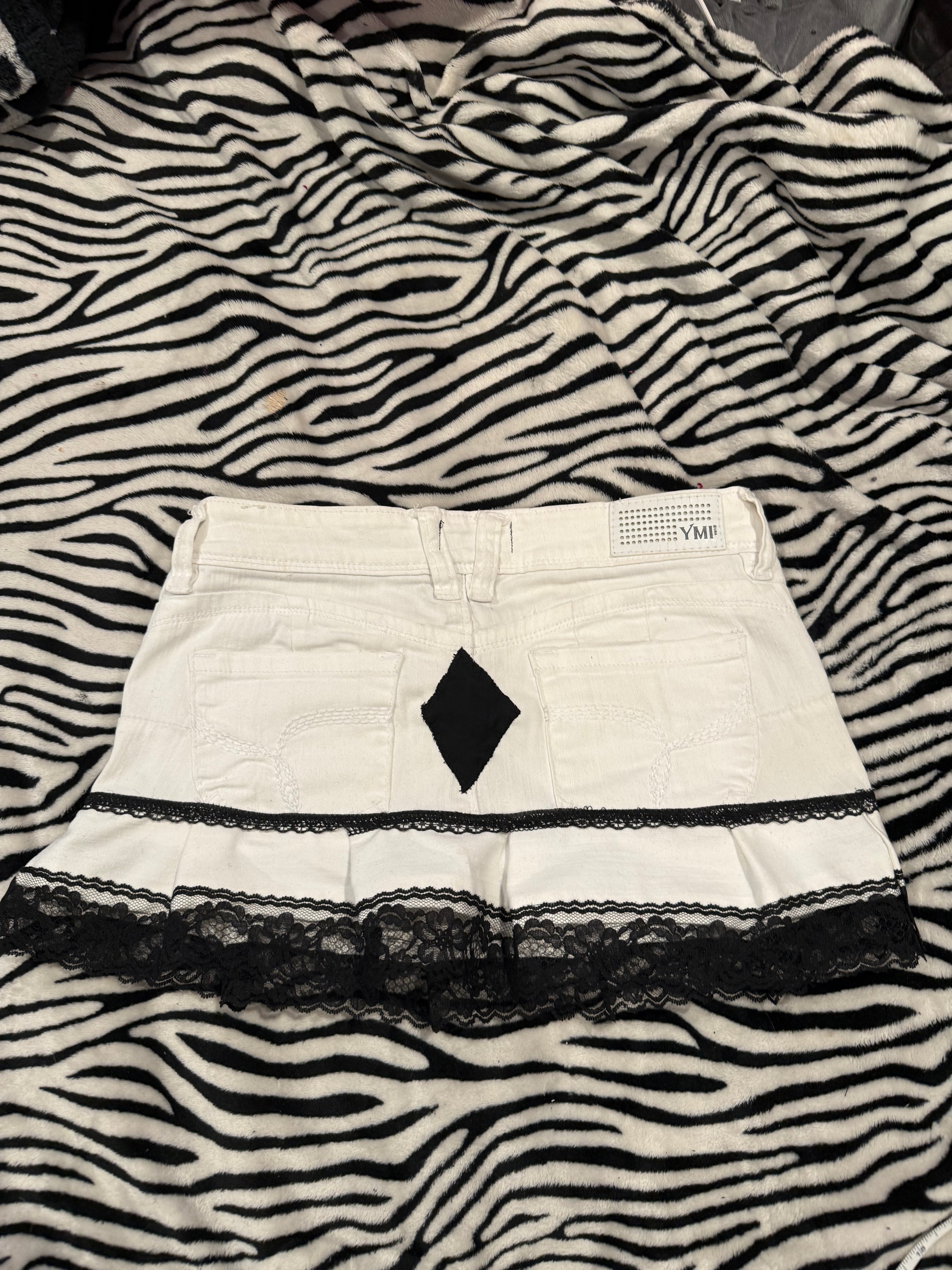 black & white diamond skirt size s/m
