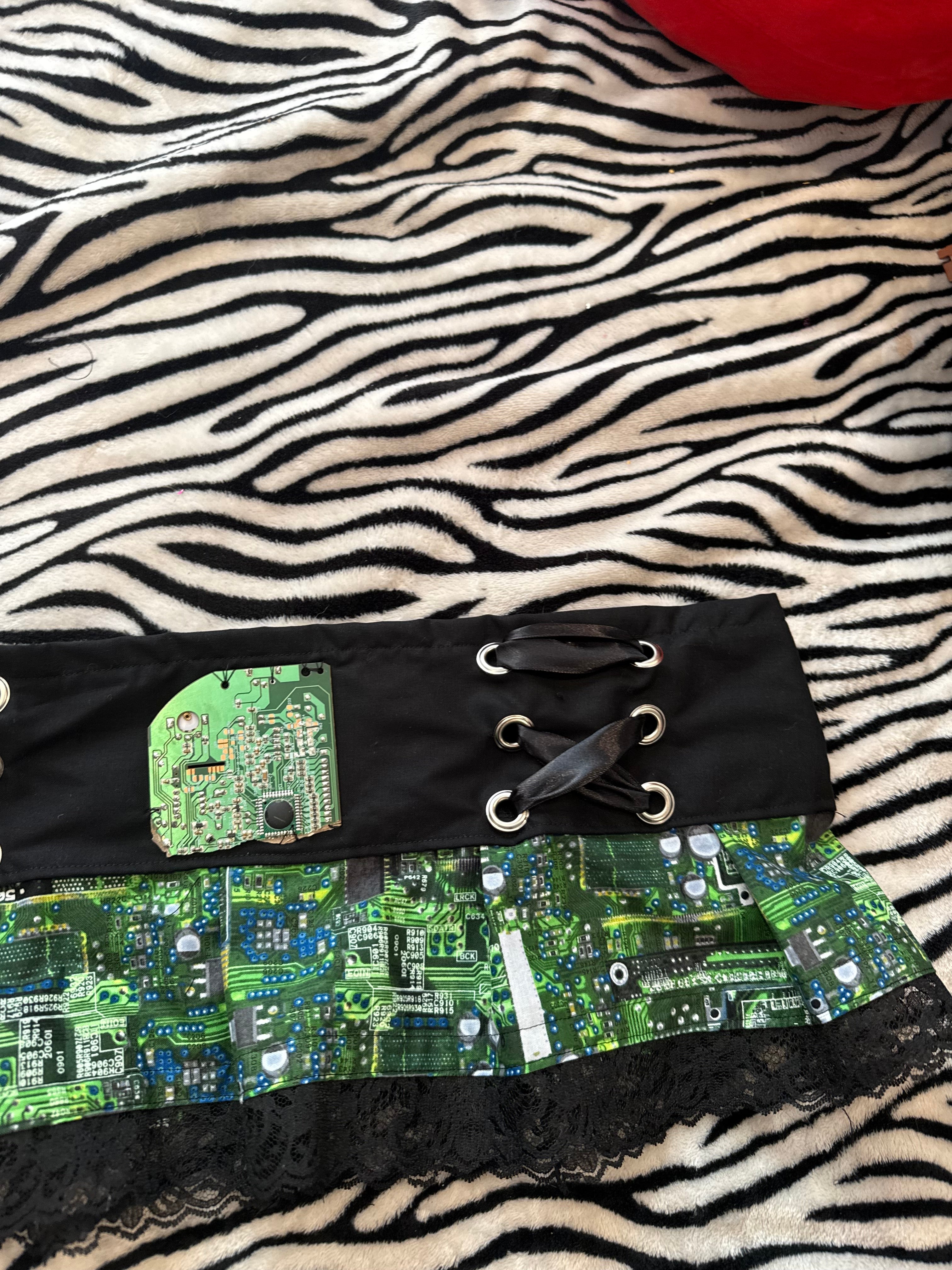 circuit board lace up skirt size L