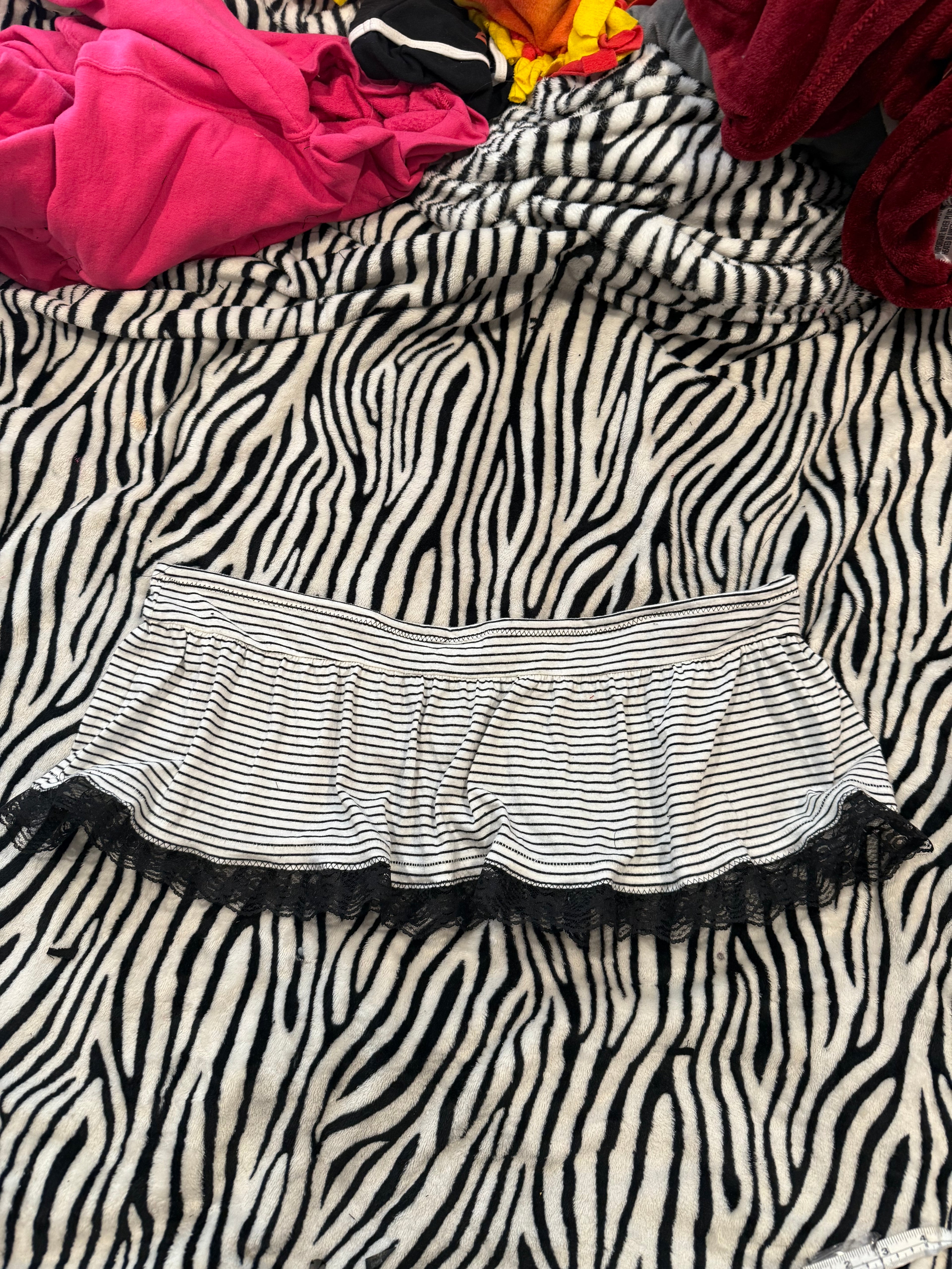 brass knuckle stripe lace skirt size xl/2xl