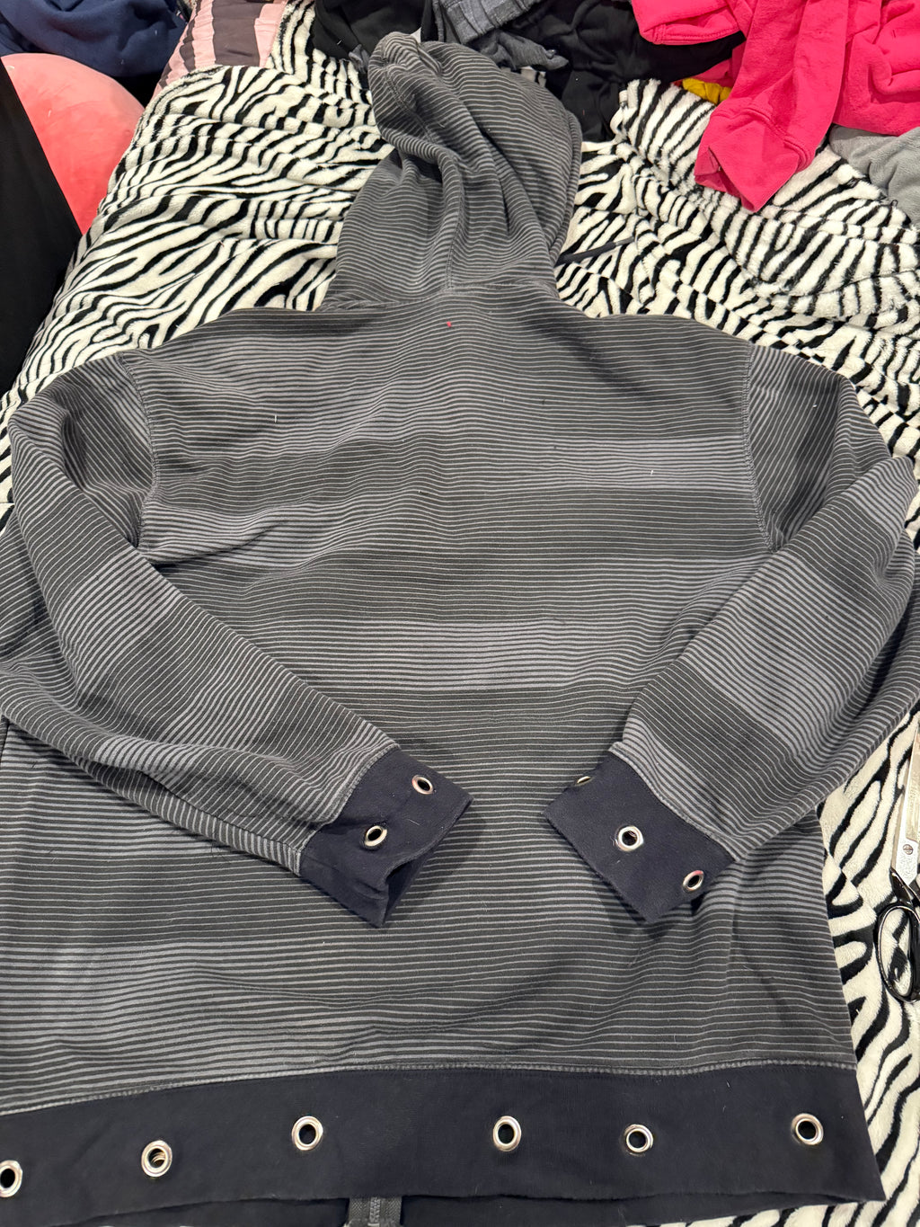 Domo striped zip up size men’s xl/womens 2xl