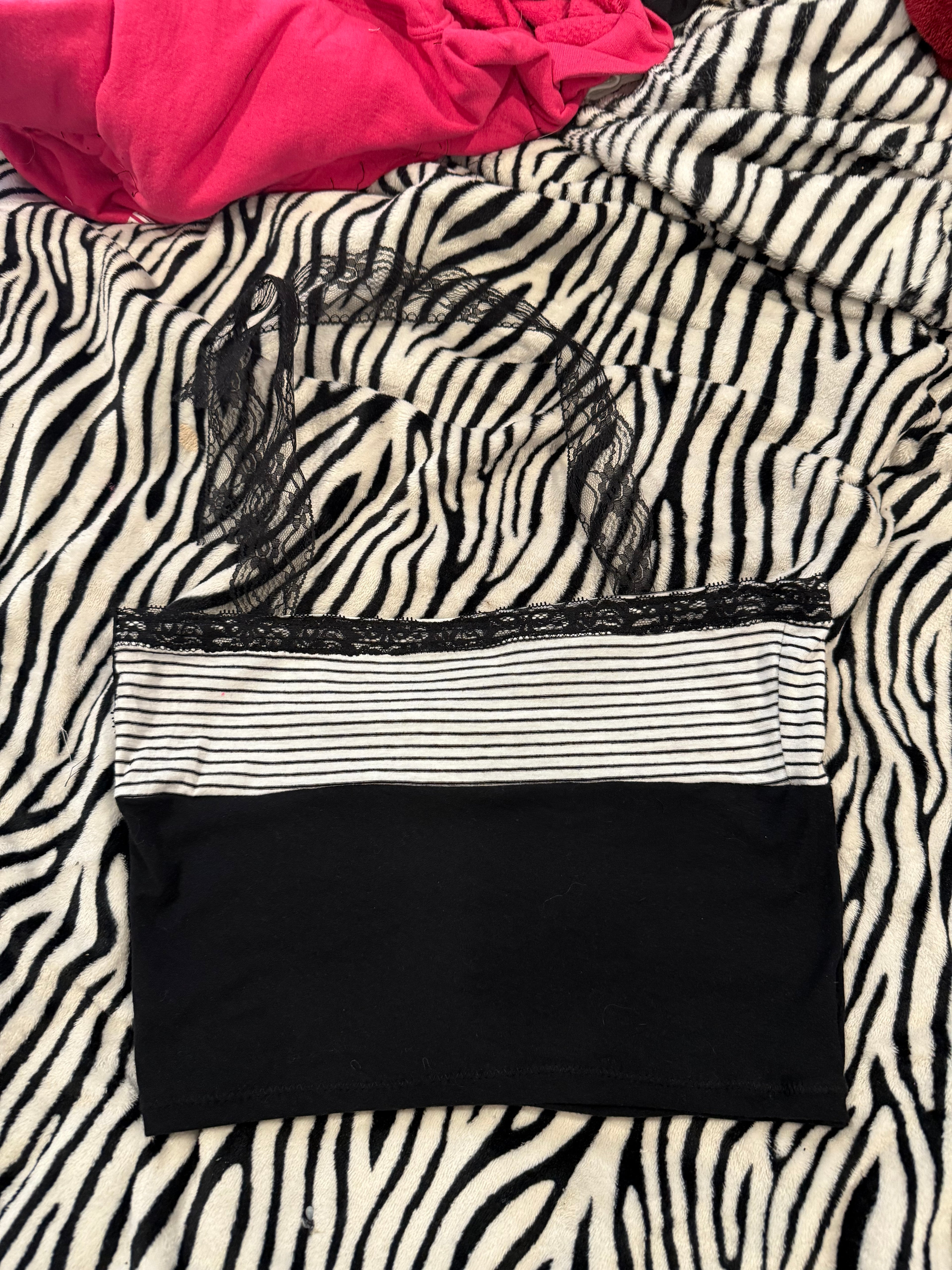 black & white stripe skull top size xs/s