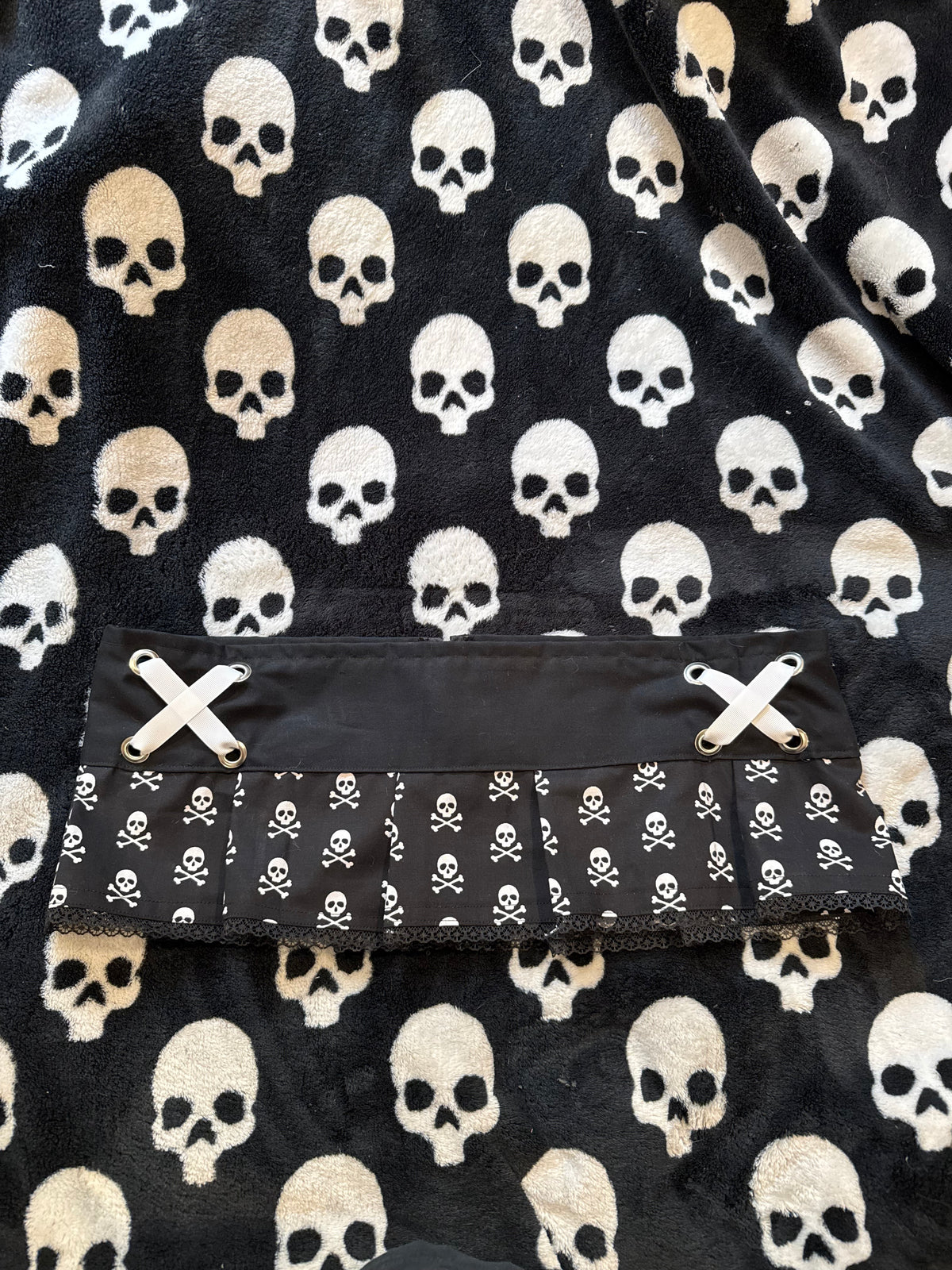 black & white lace up skull skirt size L