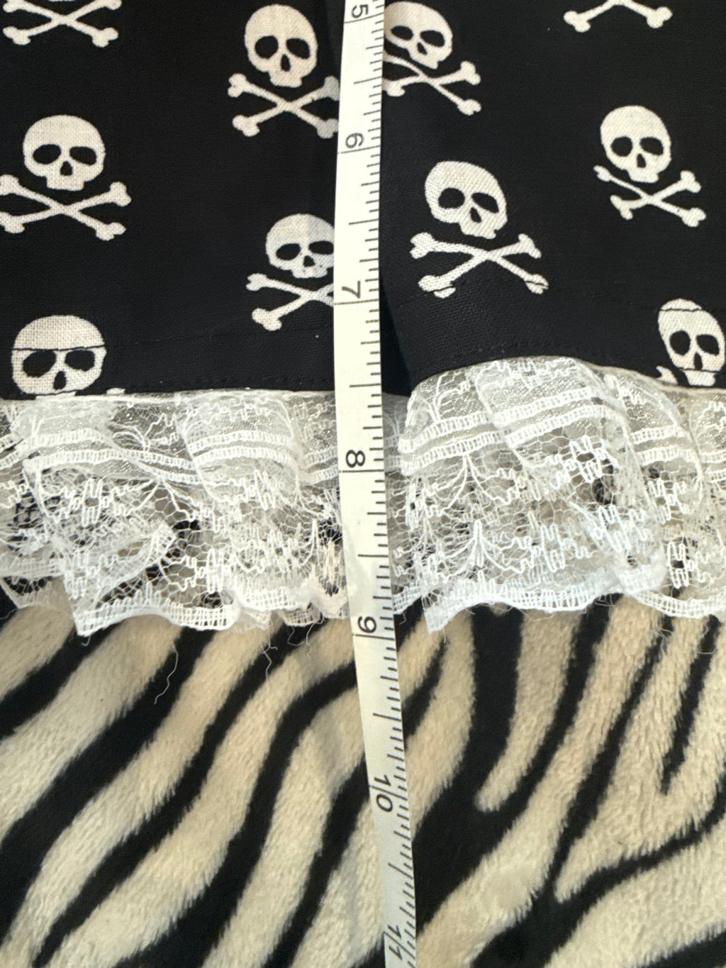 polka dot button skull skirt size xs