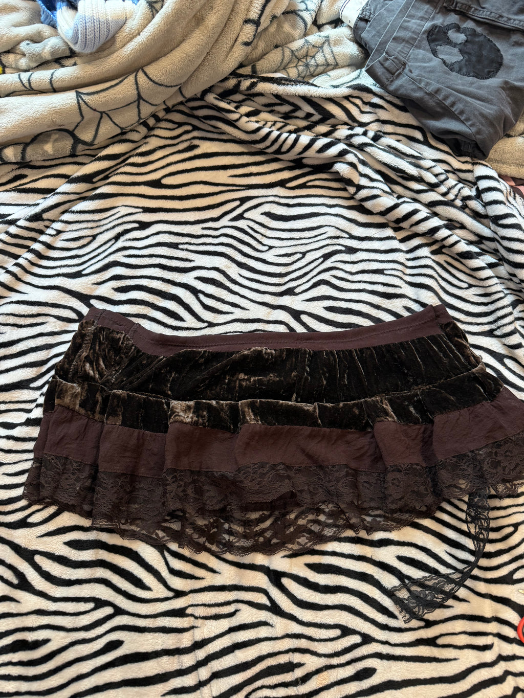 dark brown ruffle lace skirt size L/XL