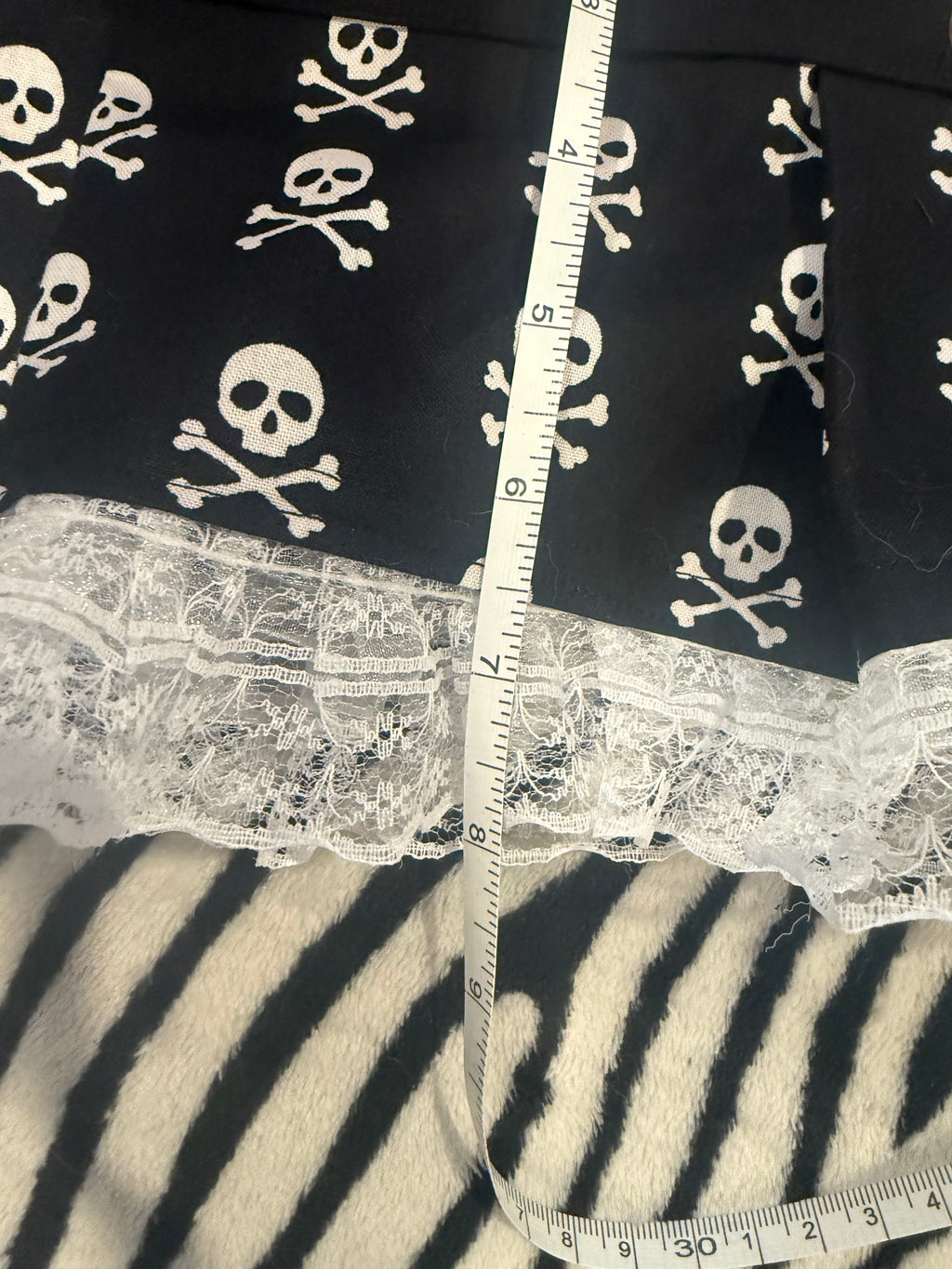 lace up ruffle skull skirt size m