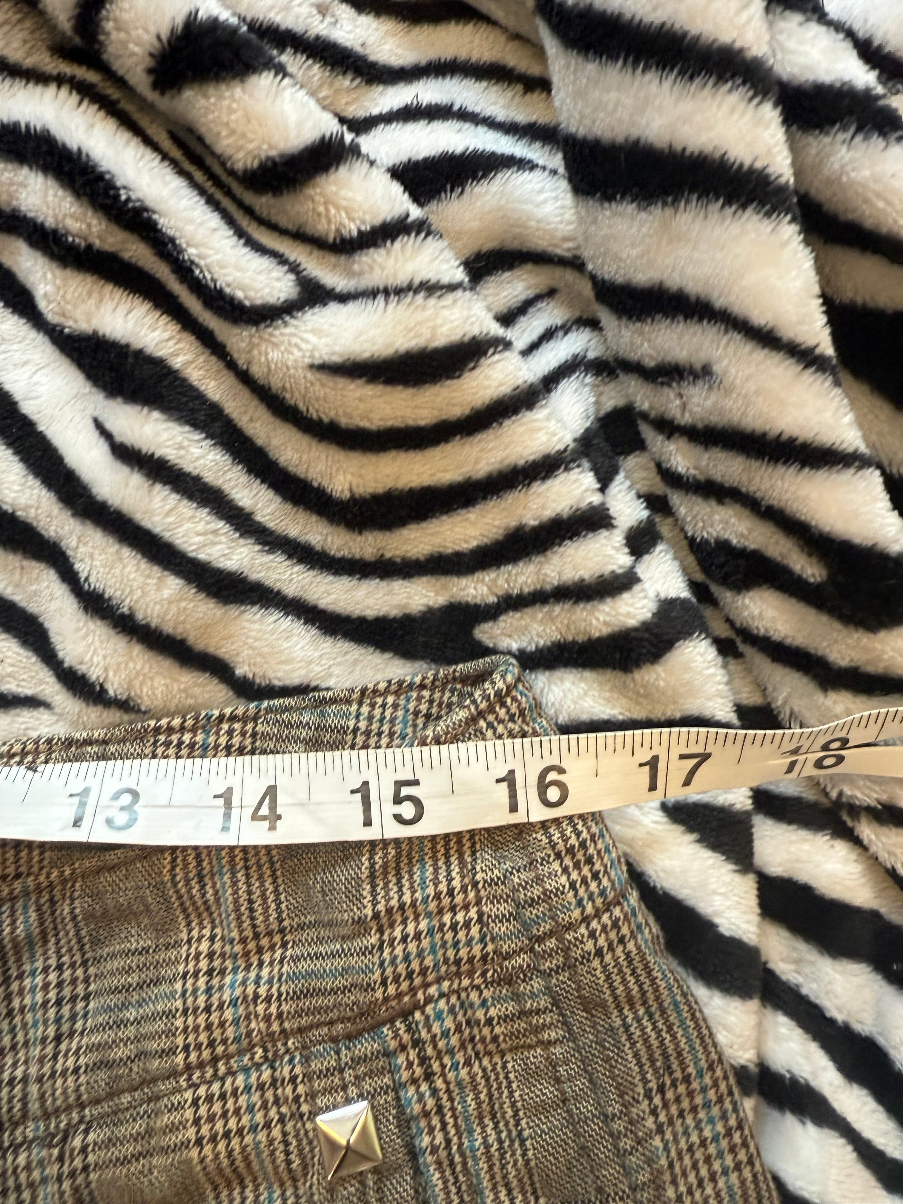 Plaid brass knuckle shorts size m