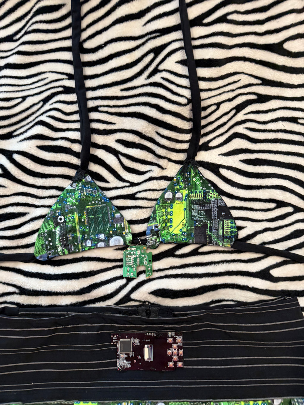 circuit board pinstripe rave set size xs