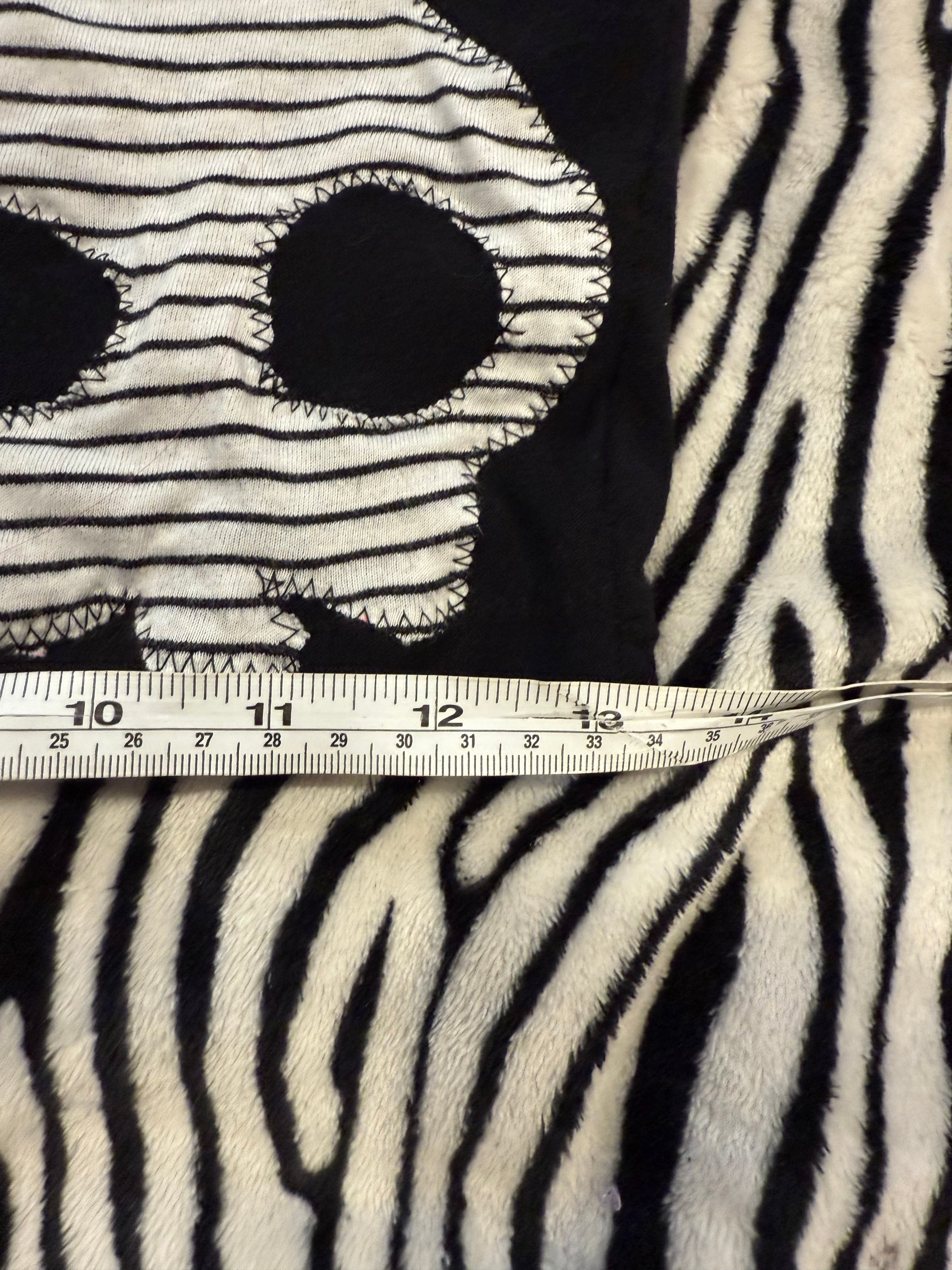black & white stripe skull top size xs/s