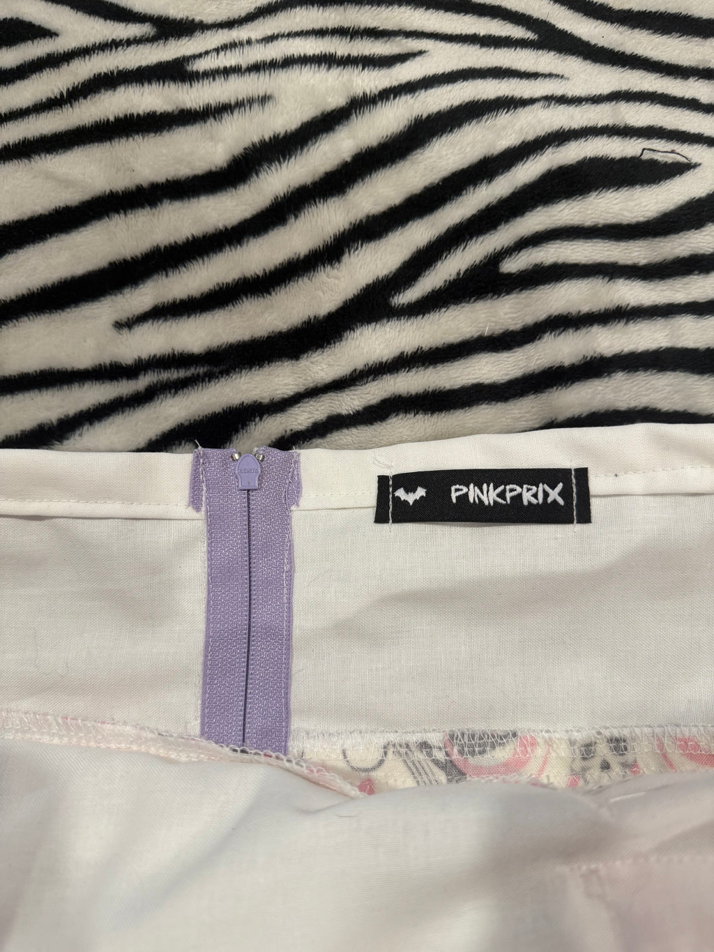 pastel skull lace up skirt size M