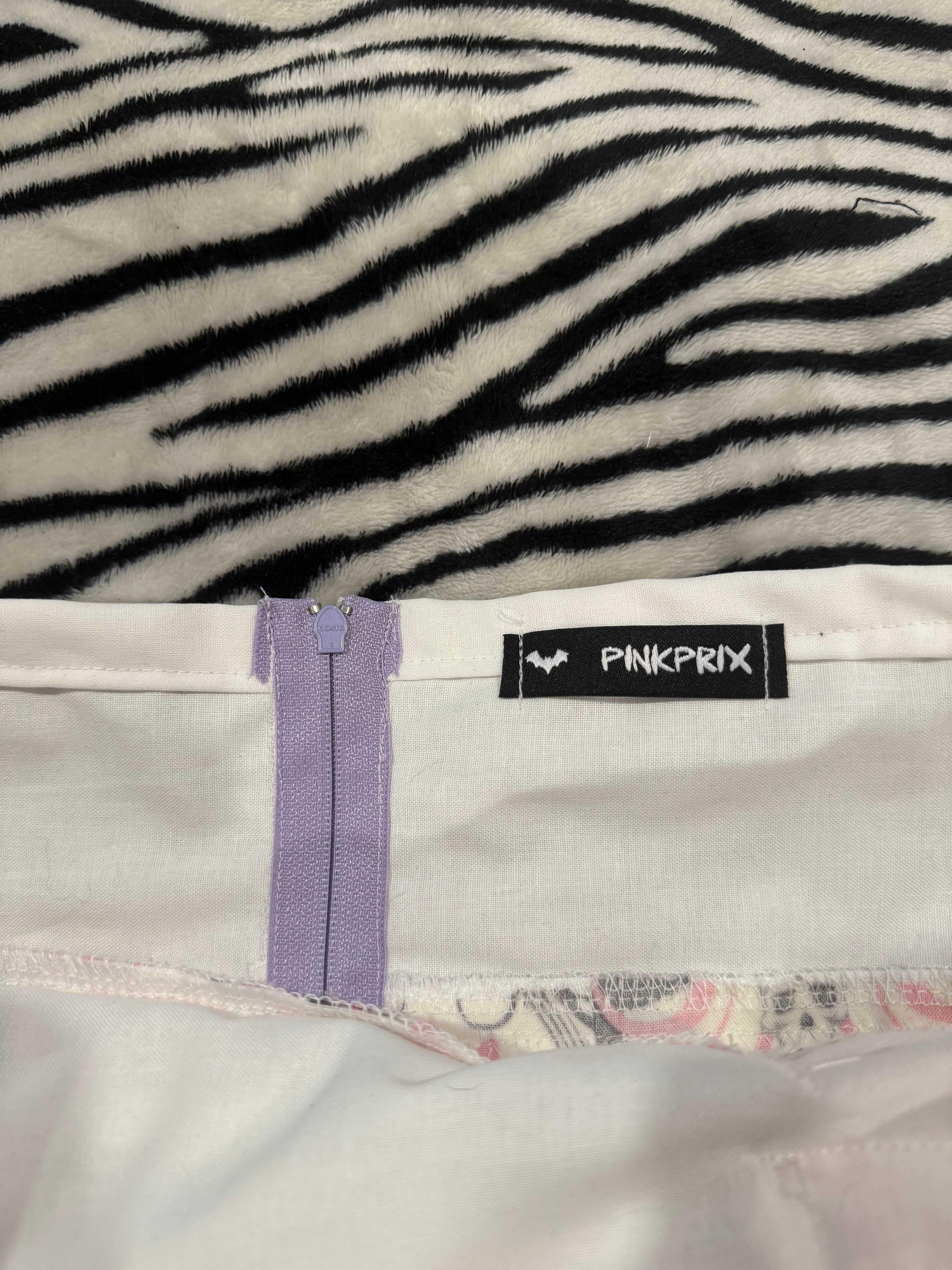pastel skull lace up skirt size M