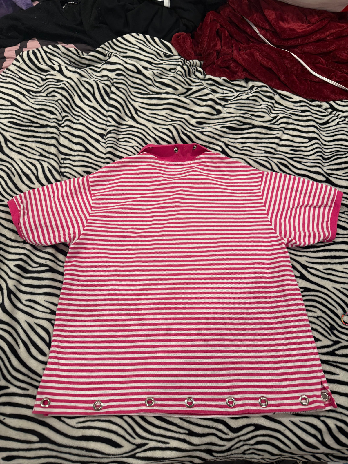 pink & white skull polo size xl