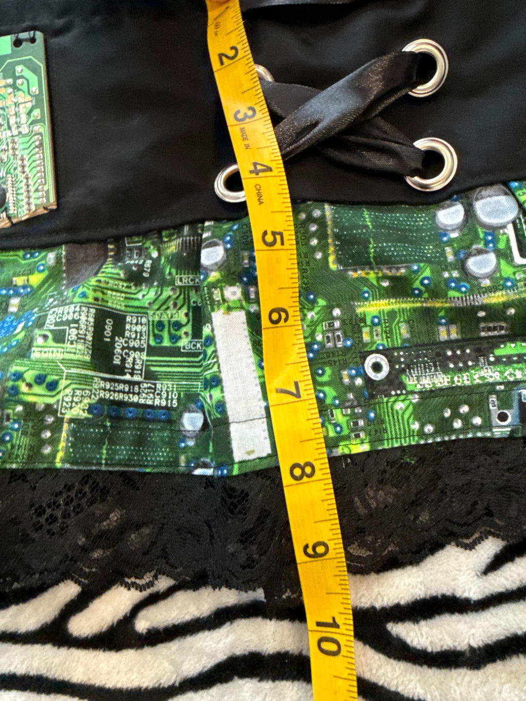 circuit board lace up skirt size L