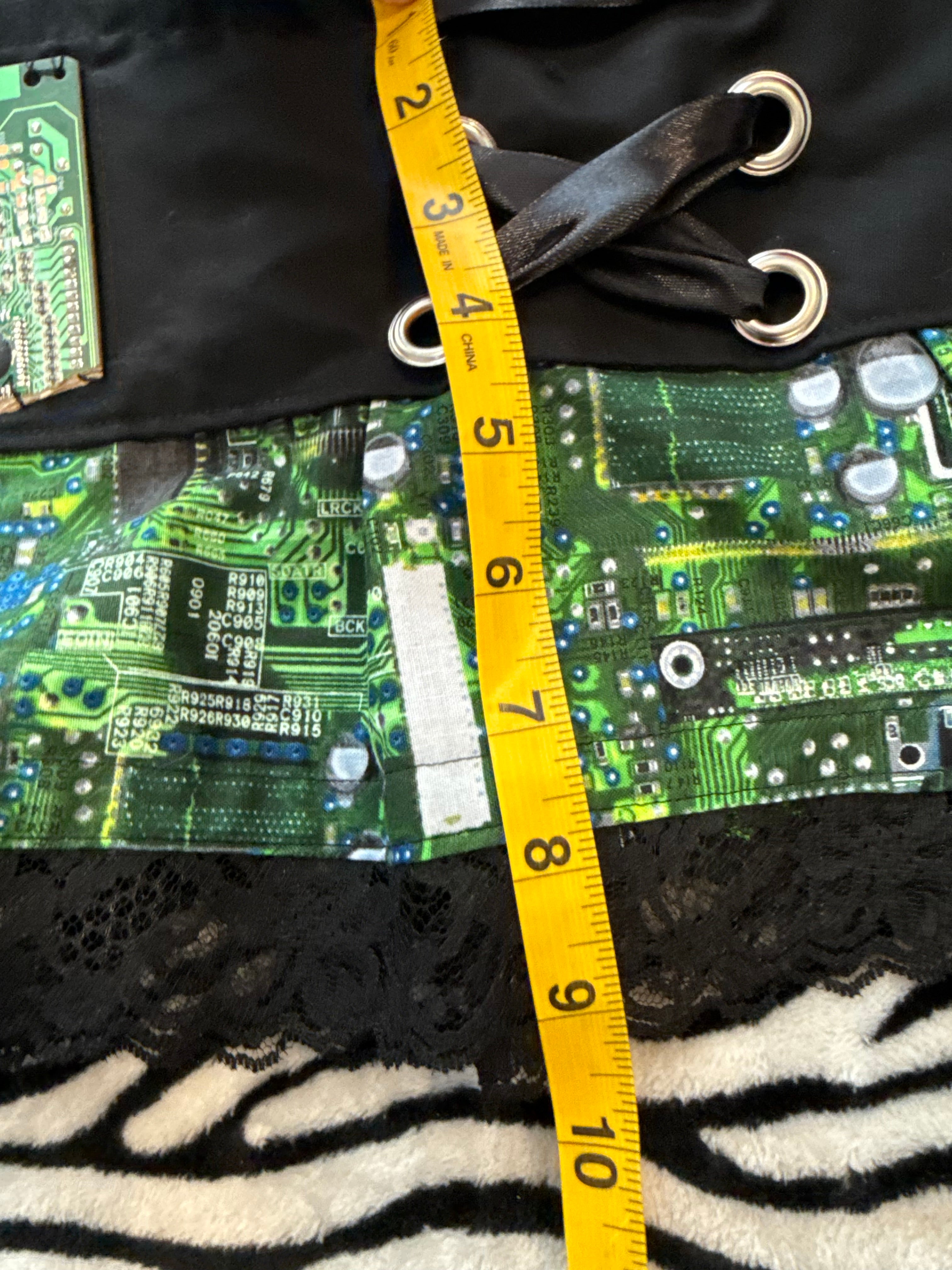 circuit board lace up skirt size L