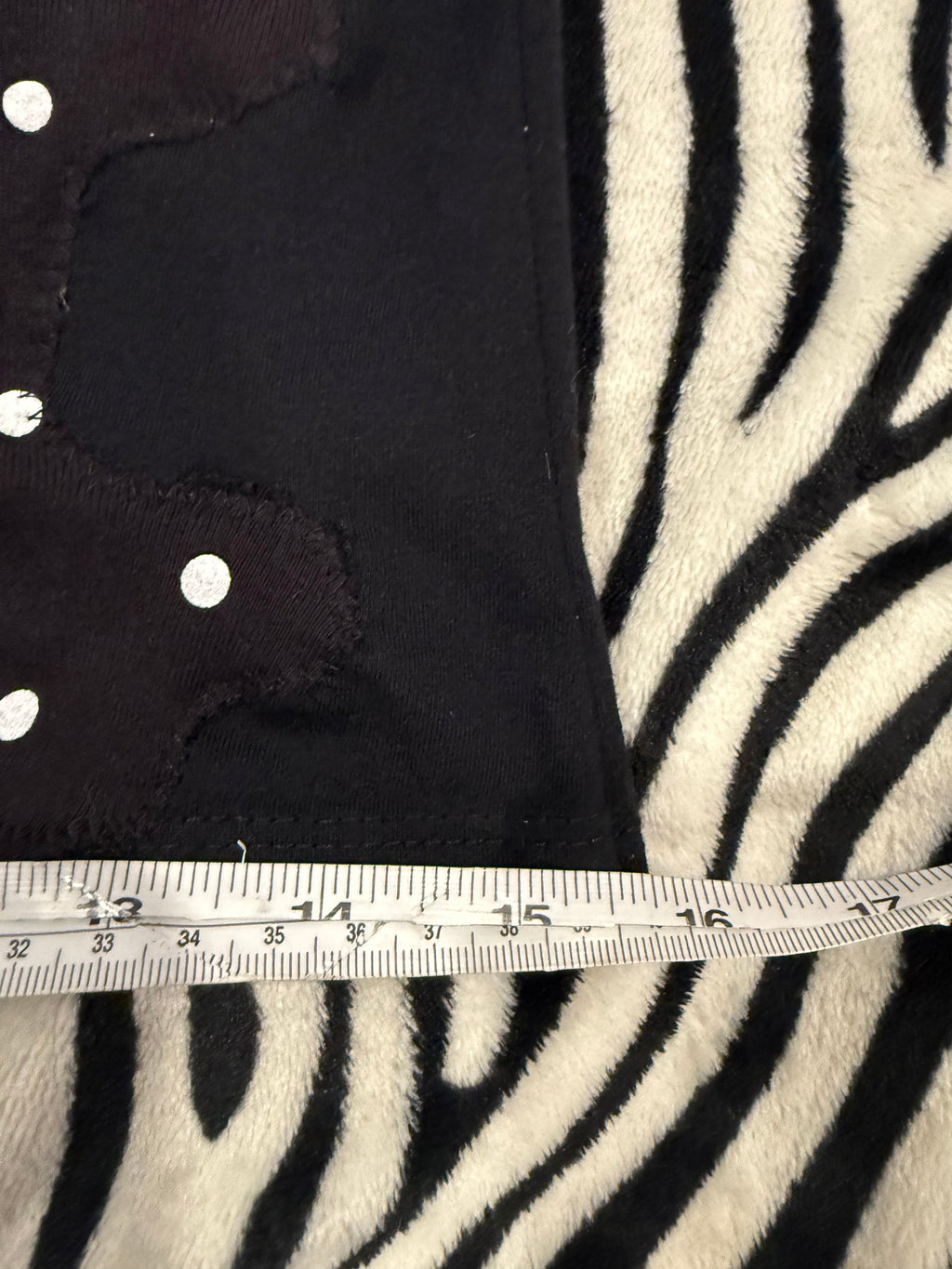 polka dot skull top size m