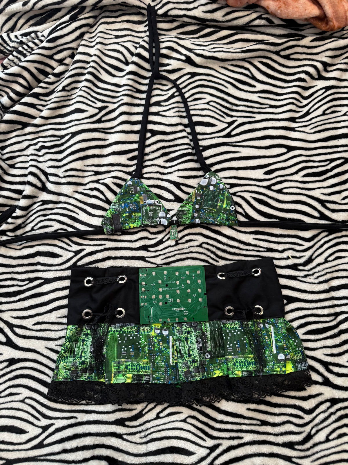 circuit board rave set size xs