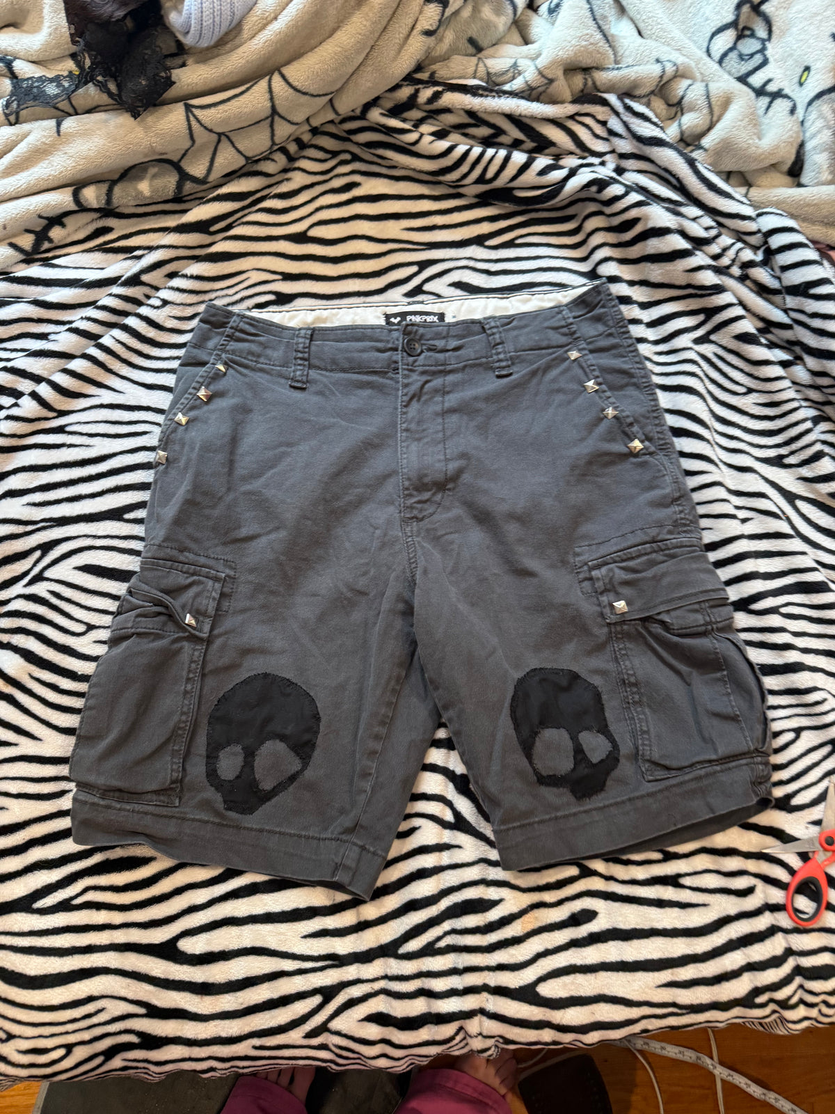 grey studded skull cargo shorts size s men’s / m women’s