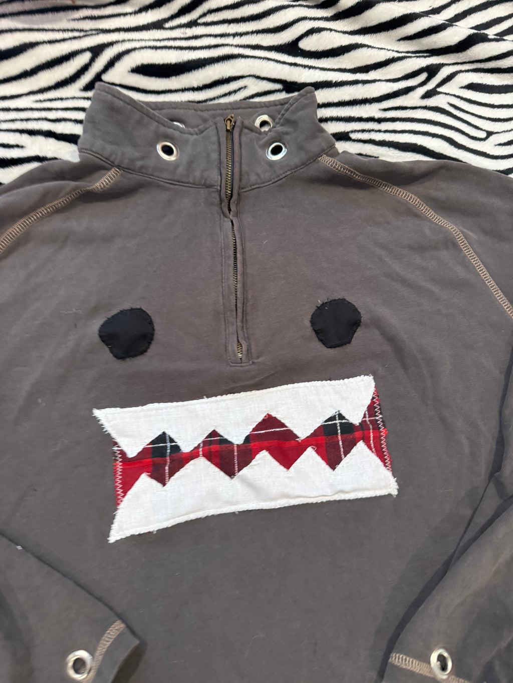 domo zip up size m men’s/ l women’s