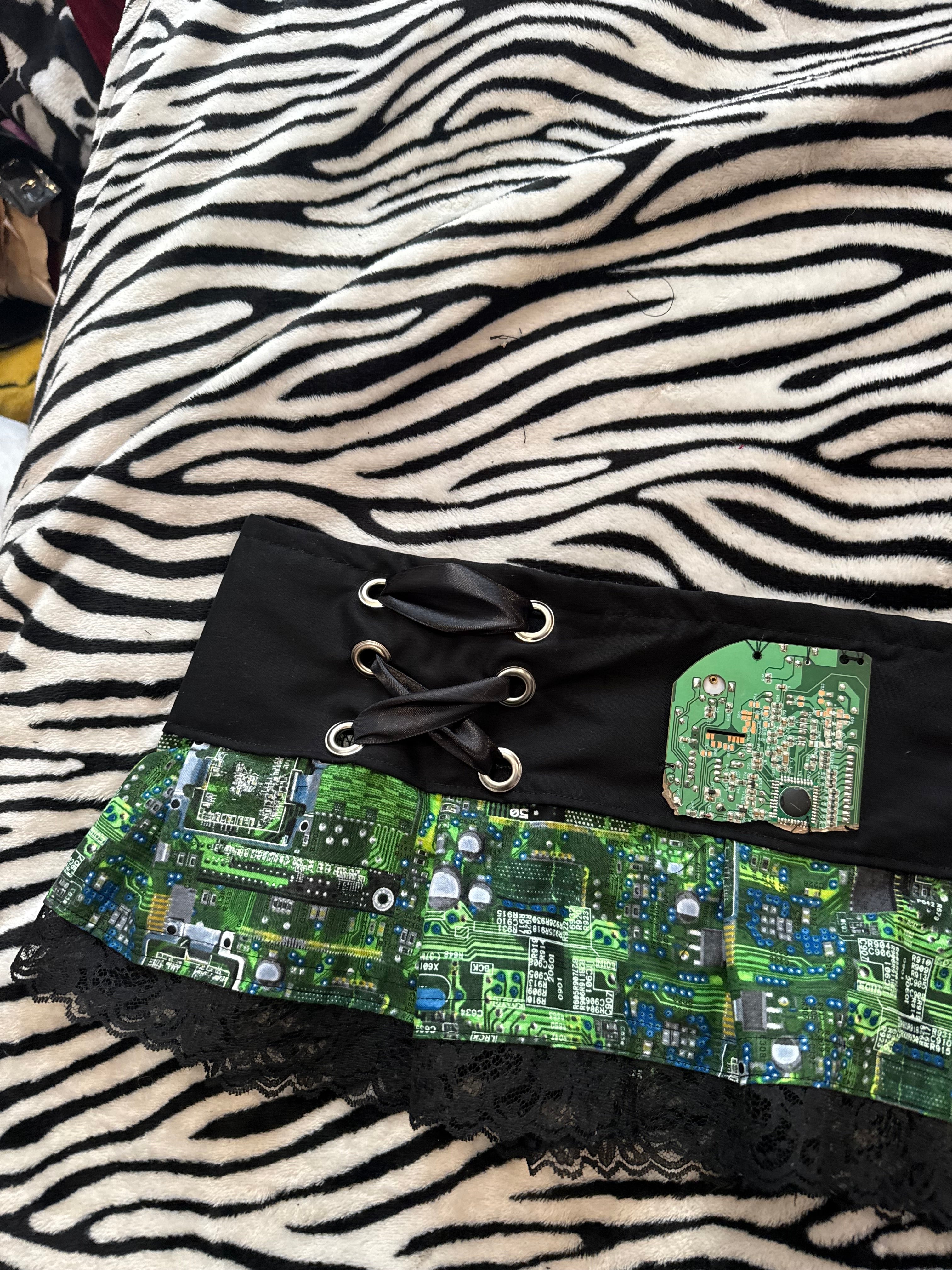 circuit board lace up skirt size L