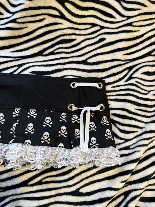black & white skull skirt size m